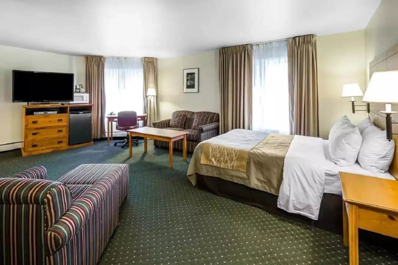 Photo of the whole room in Quality Inn Kodiak