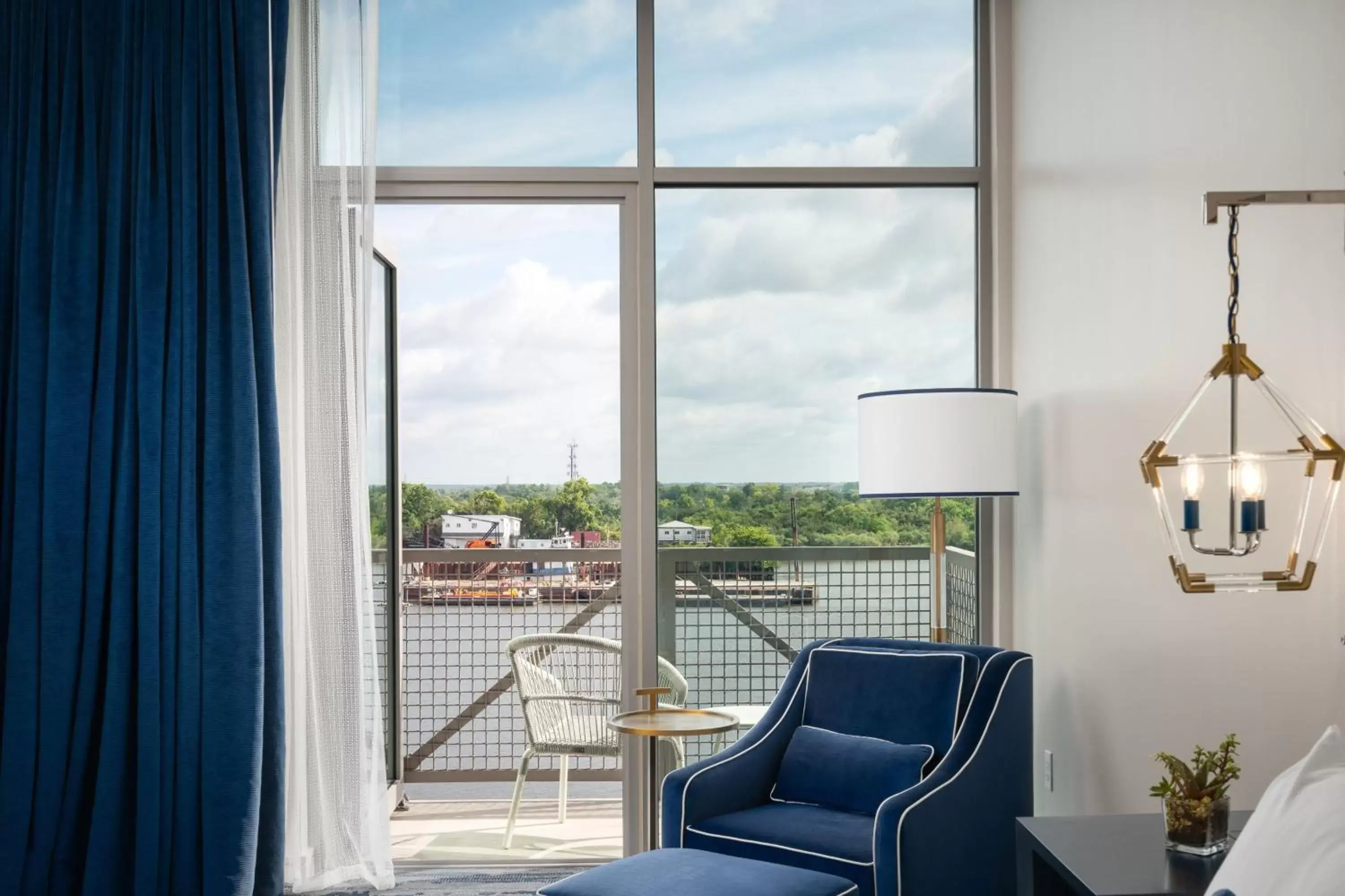 Photo of the whole room in JW Marriott Savannah Plant Riverside District