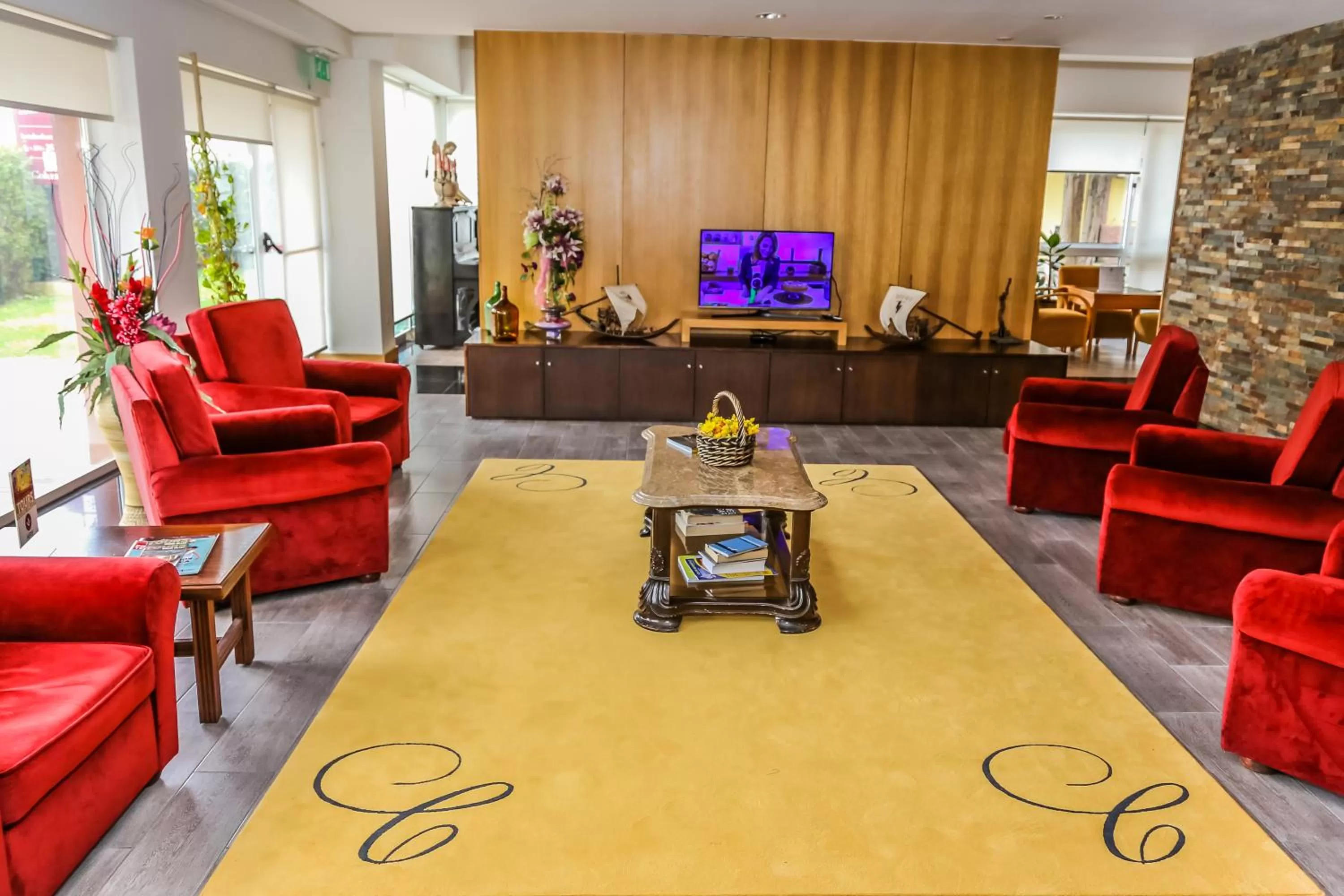 Communal lounge/ TV room in Hotel Columbano