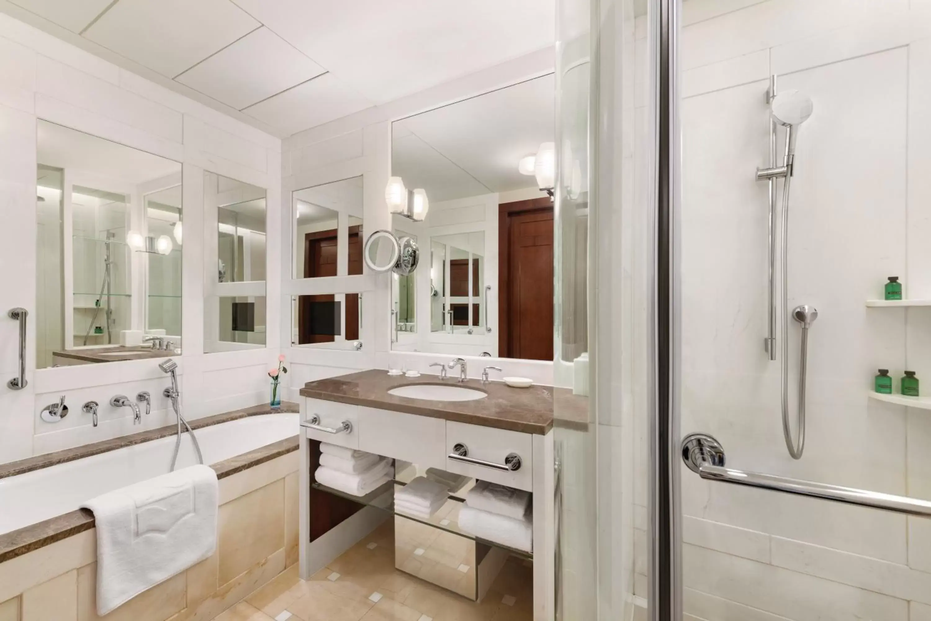 Bathroom in Futian Shangri-La, Shenzhen,Near to Shenzhen Convention&Exhibition Centre, Futian Railway Station