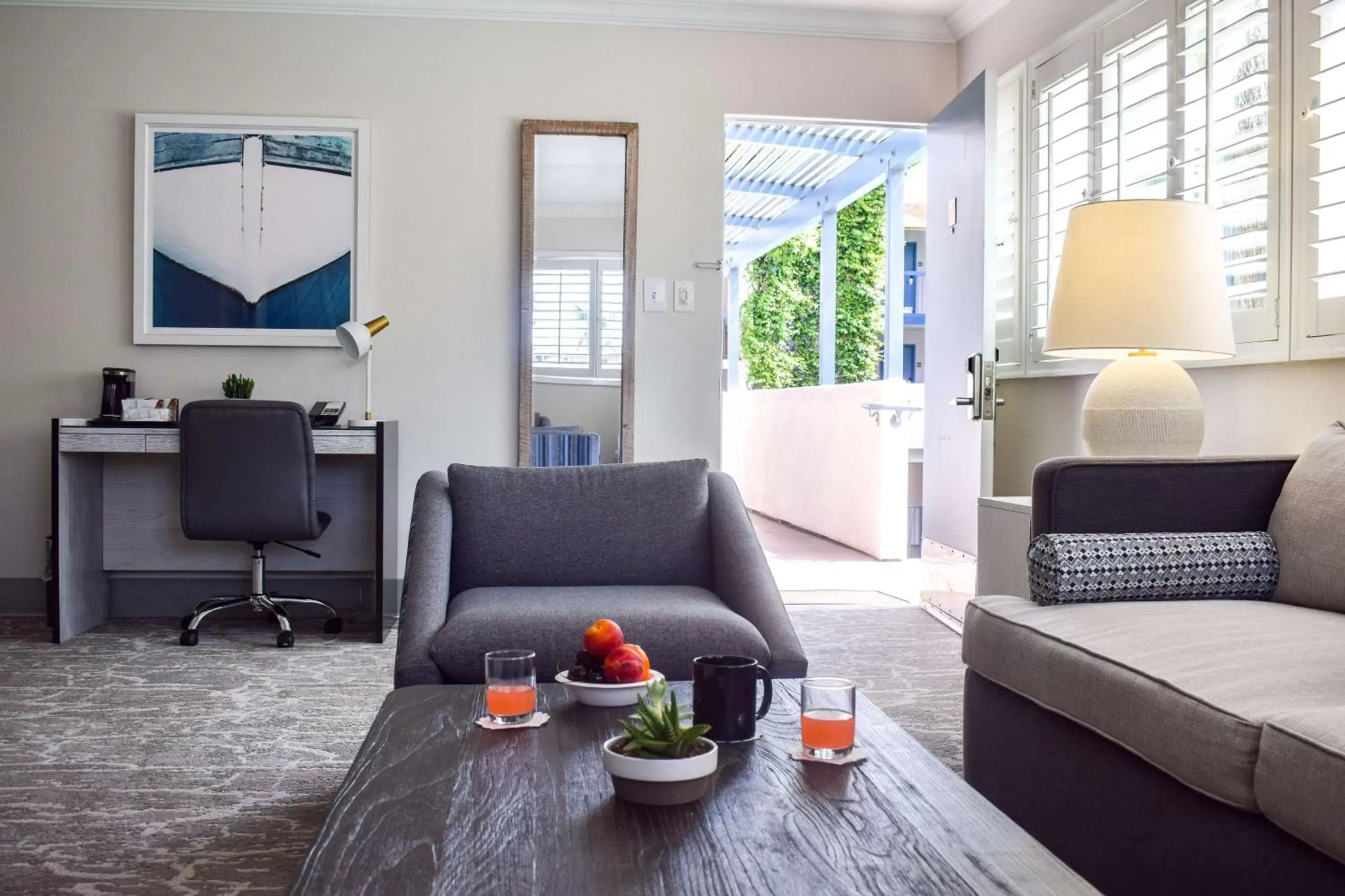 Photo of the whole room, Seating Area in Beachside Inn