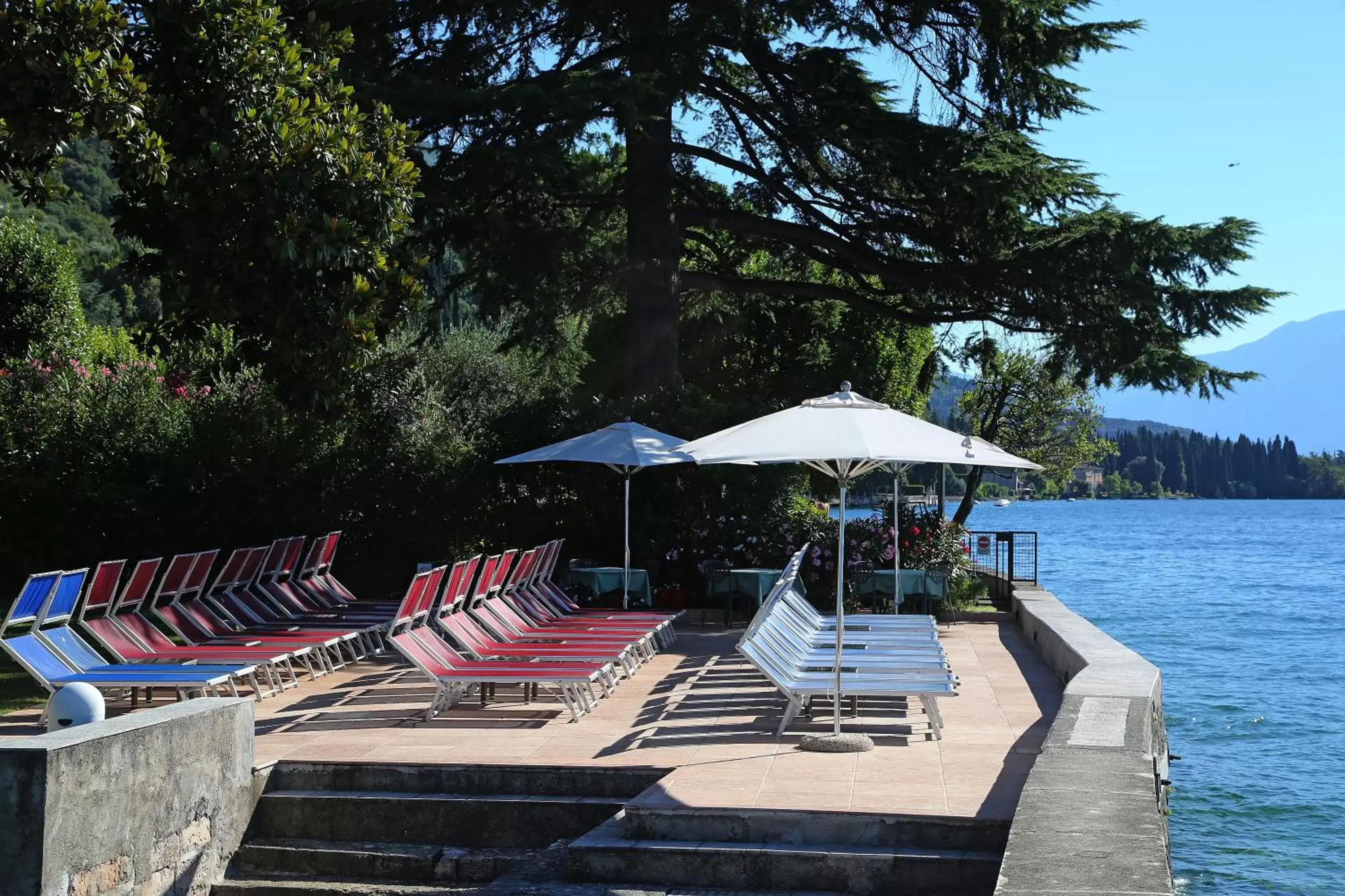 Patio, Swimming Pool in Hotel Salò du Parc