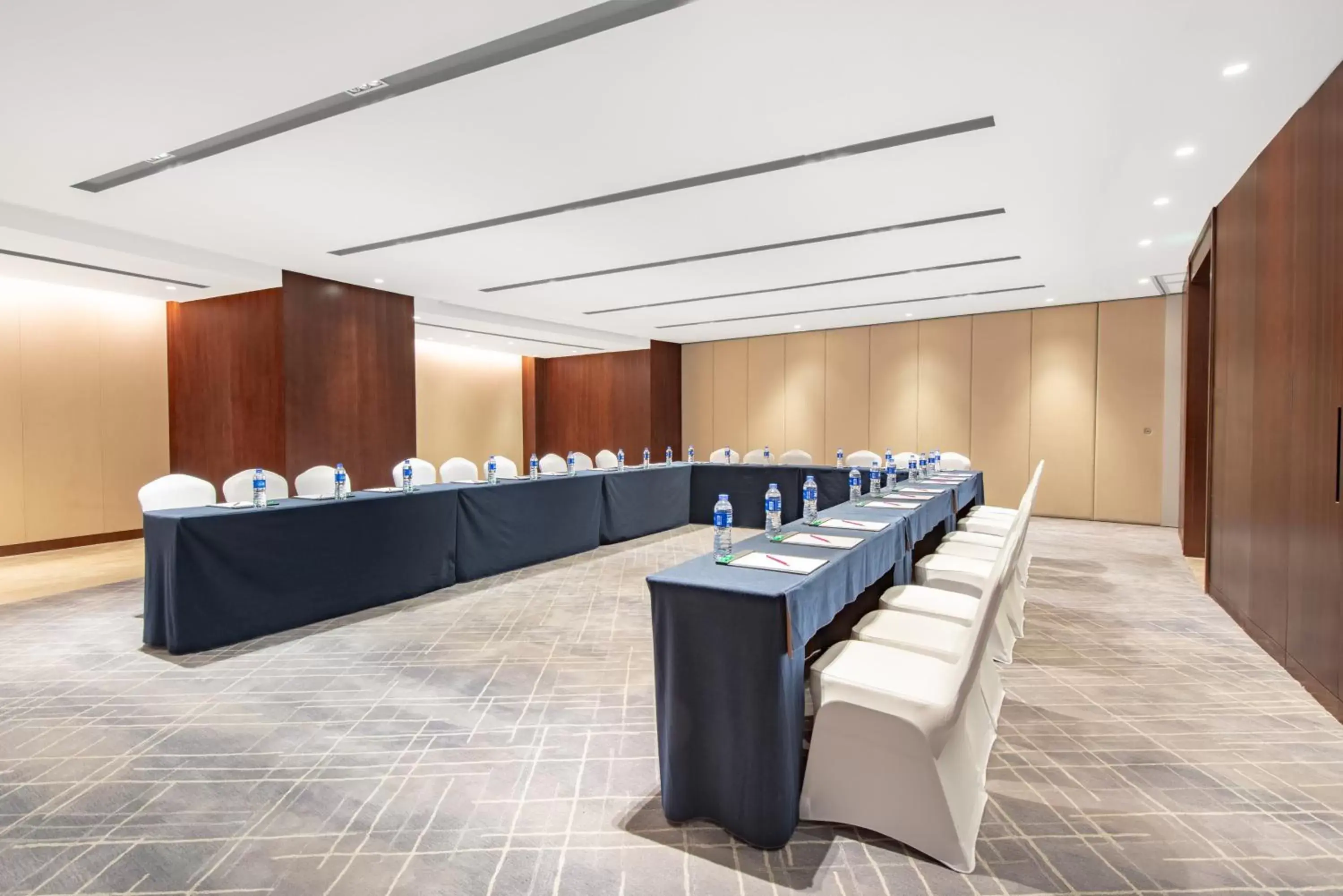 Meeting/conference room in Crowne Plaza Zhuhai City Center, an IHG Hotel