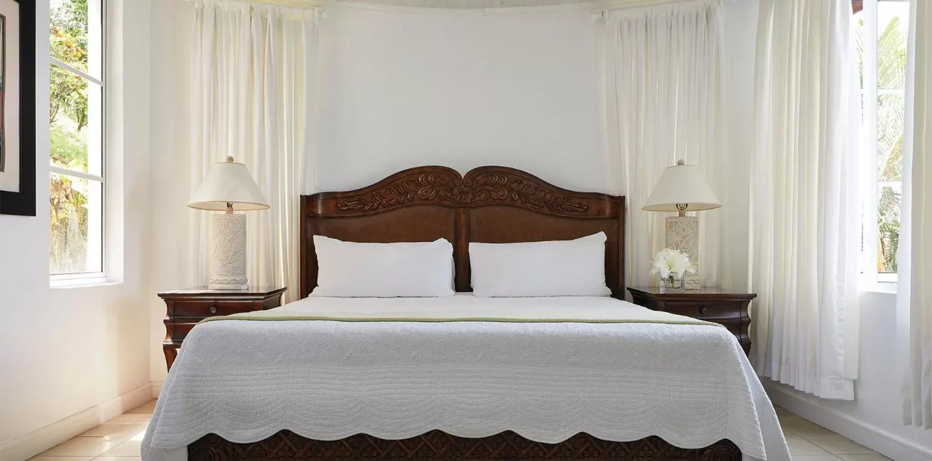 Bed in Windjammer Landing Villa Beach Resort