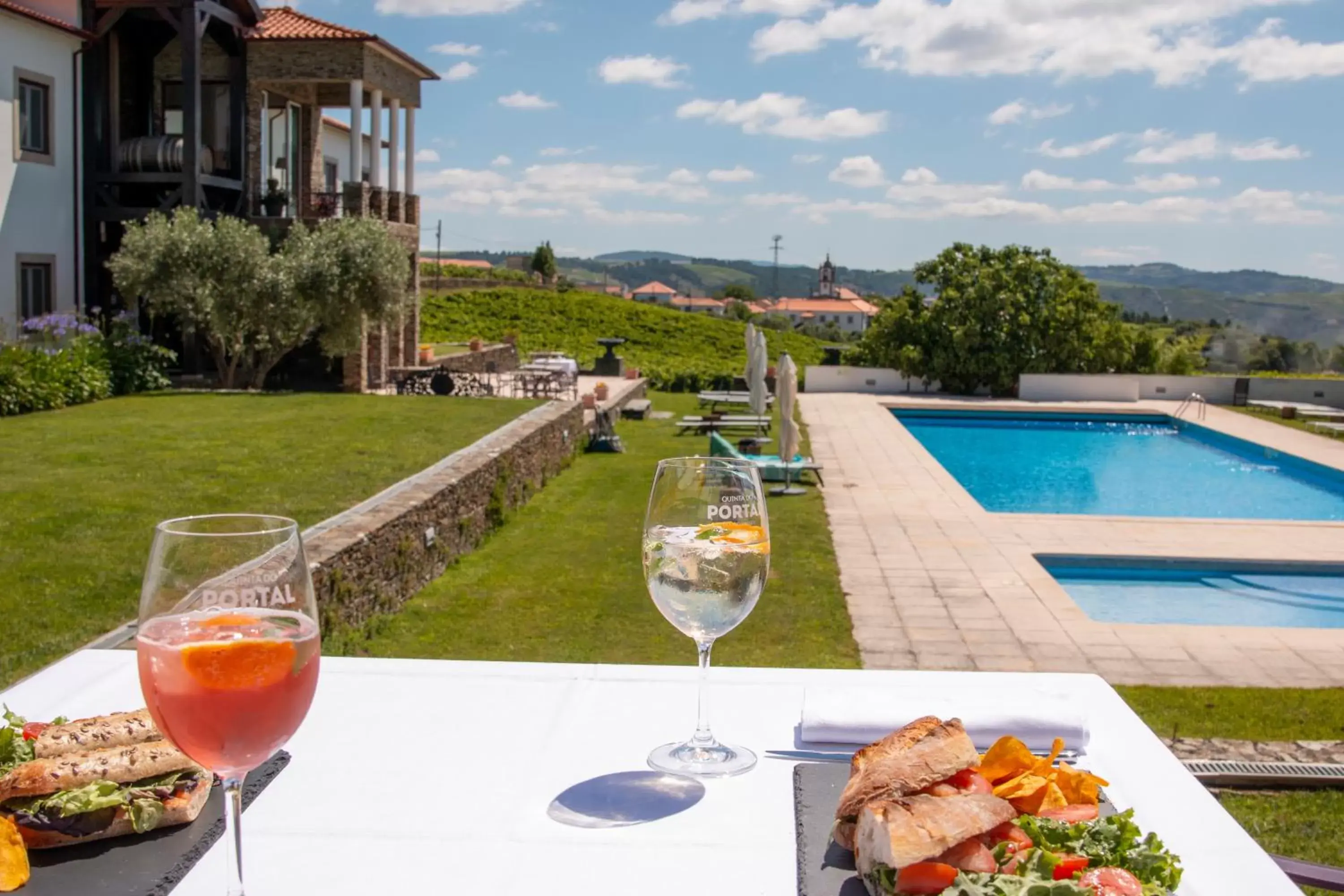 Food and drinks, Swimming Pool in Casa das Pipas / Quinta do Portal