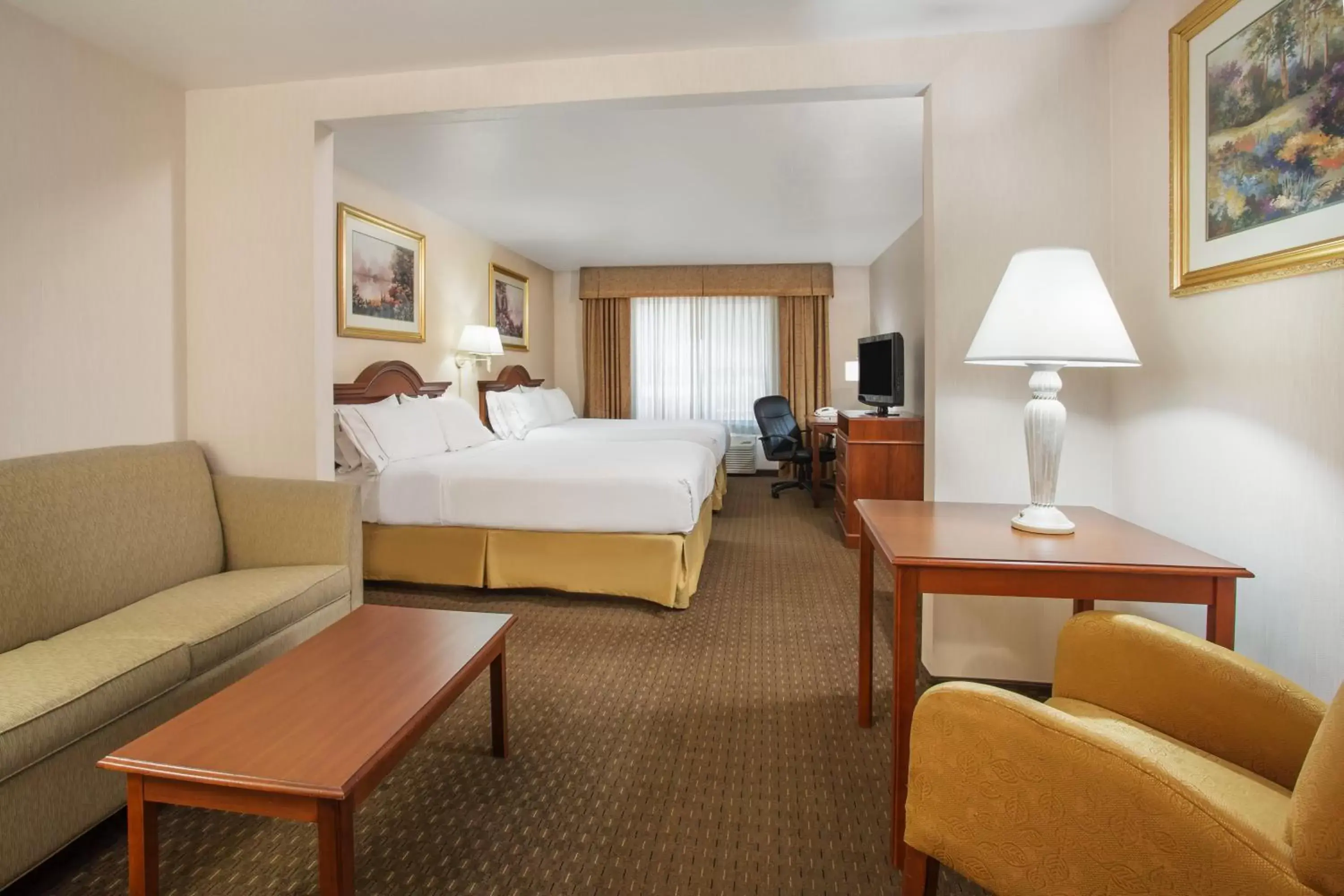 Photo of the whole room in Holiday Inn Express Hotel & Suites Marion, an IHG Hotel
