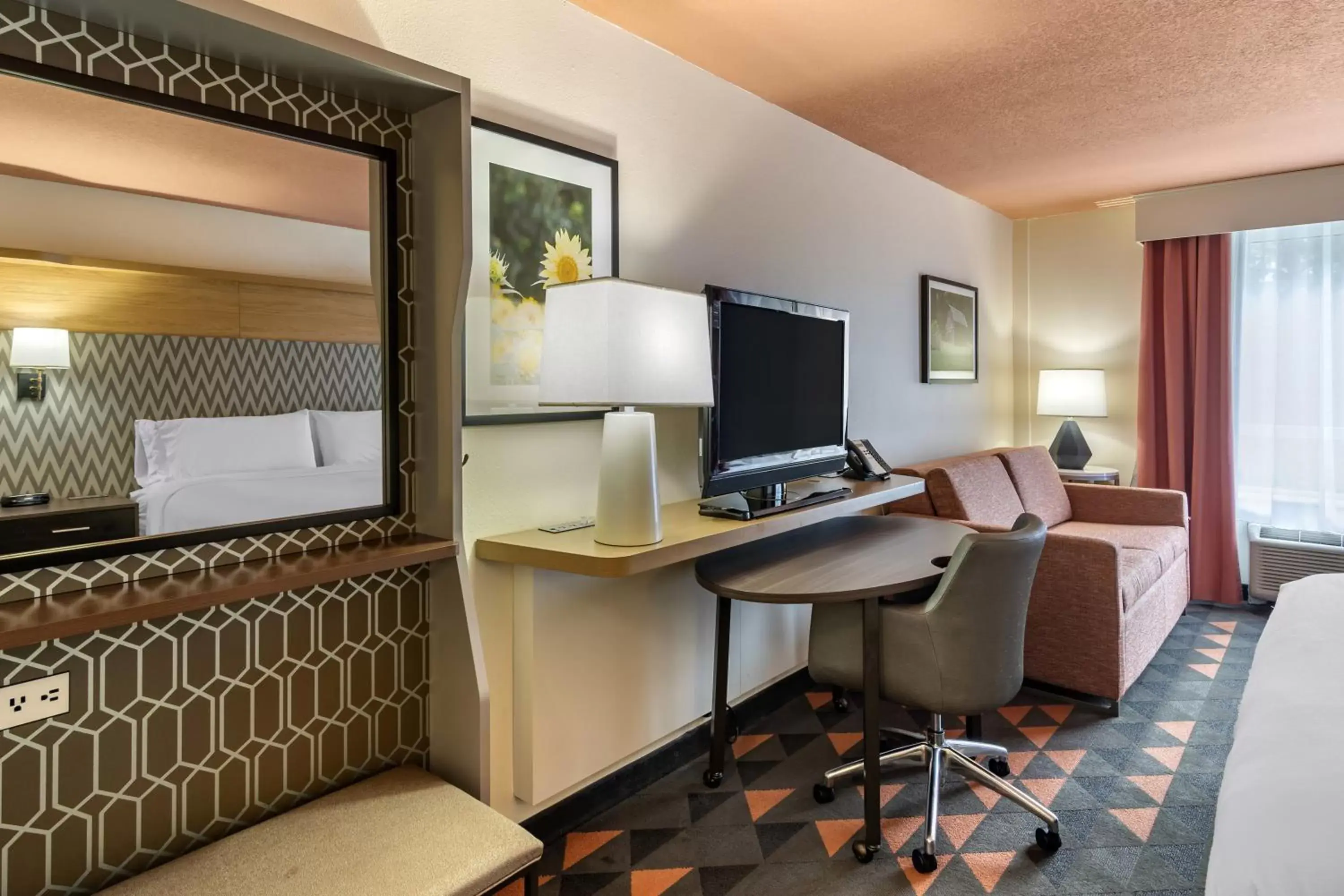 Holiday Inn Atlanta-Gas South Arena Area, an IHG Hotel