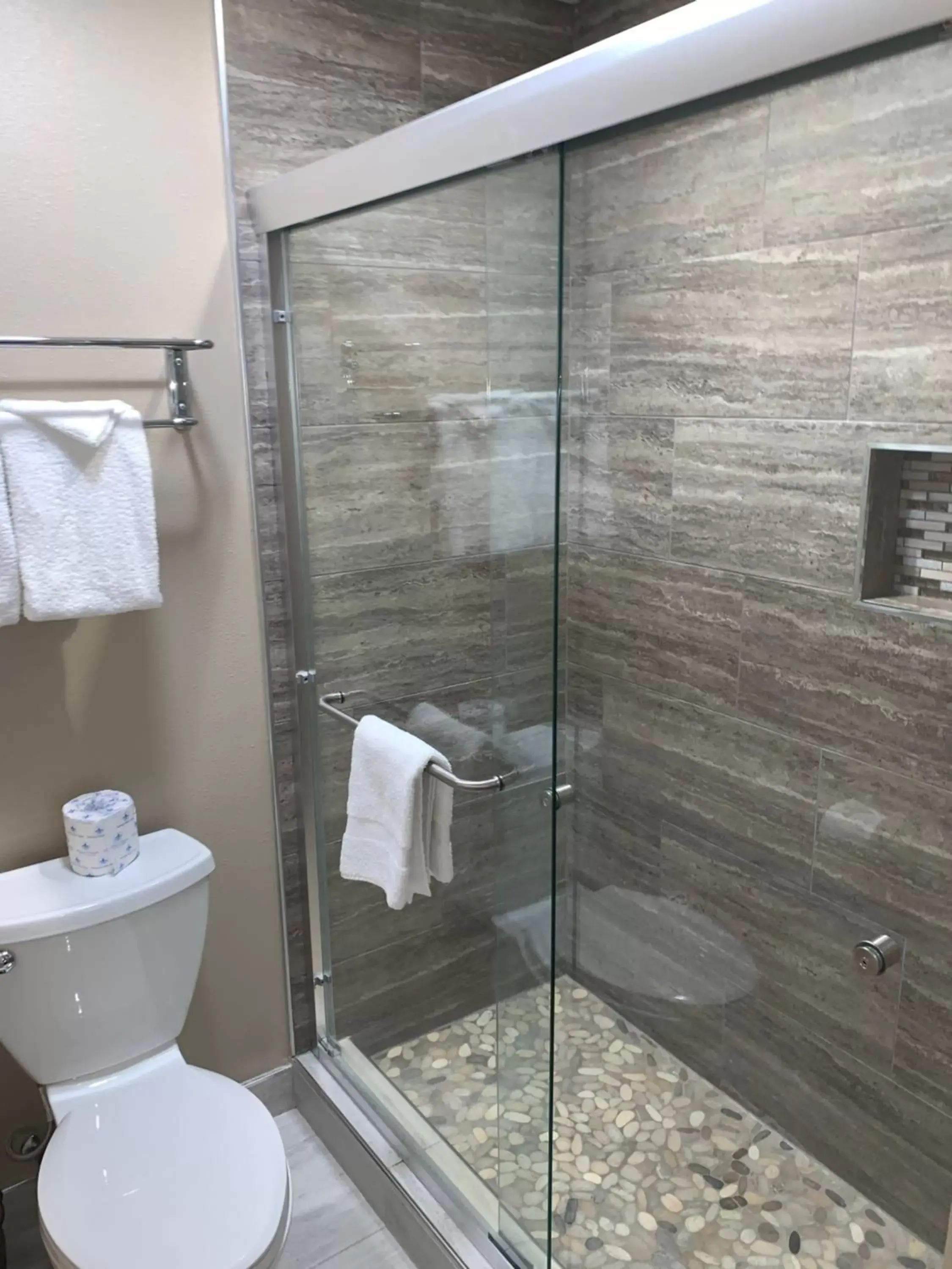 Shower, Bathroom in Black Jack Inn