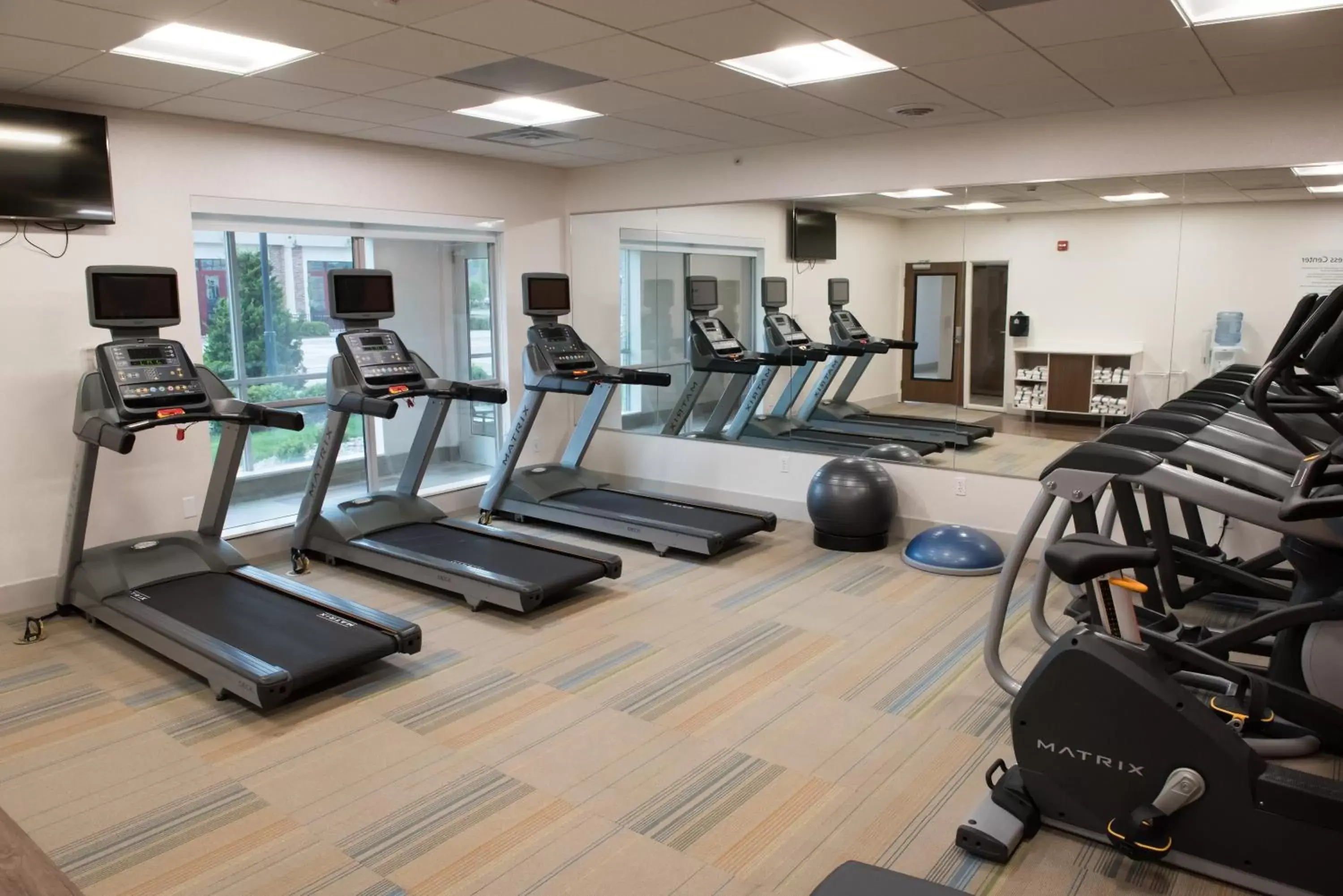 Spa and wellness centre/facilities, Fitness Center/Facilities in Holiday Inn Express & Suites Dayton North - Vandalia, an IHG Hotel