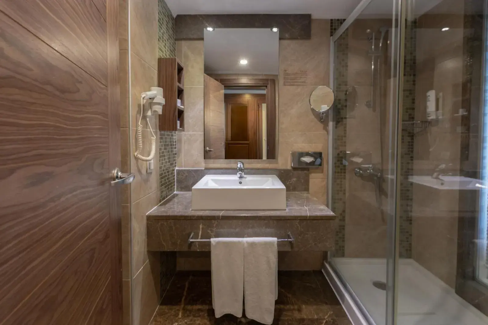 Shower, Bathroom in Kolin Hotel