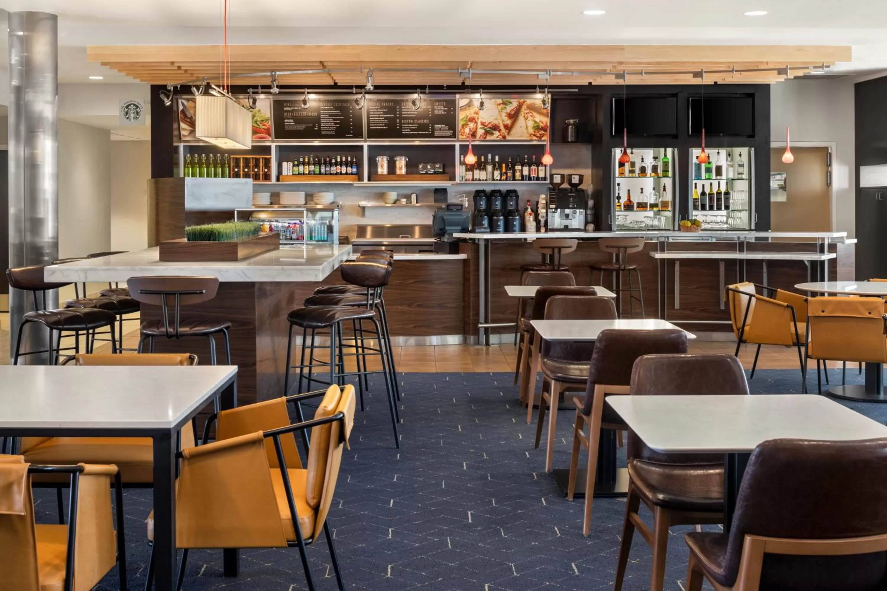 Restaurant/places to eat in Courtyard Mankato Hotel & Event Center