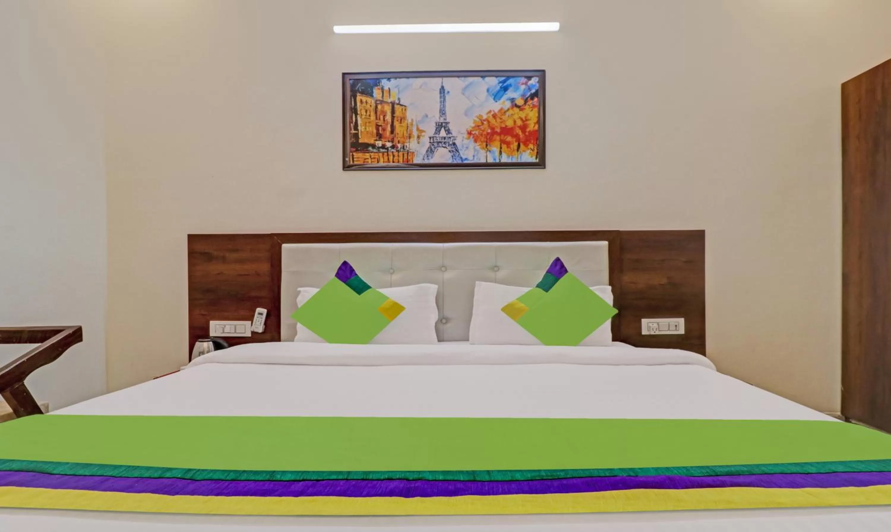 Bedroom, Bed in Treebo Magnum Chandigarh