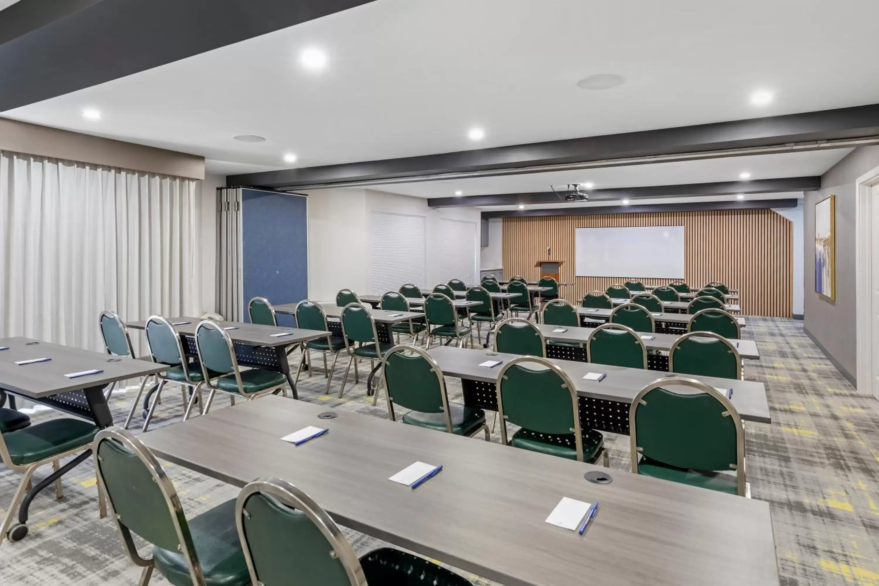 Meeting/conference room in Quality Inn & Suites Irvine Spectrum
