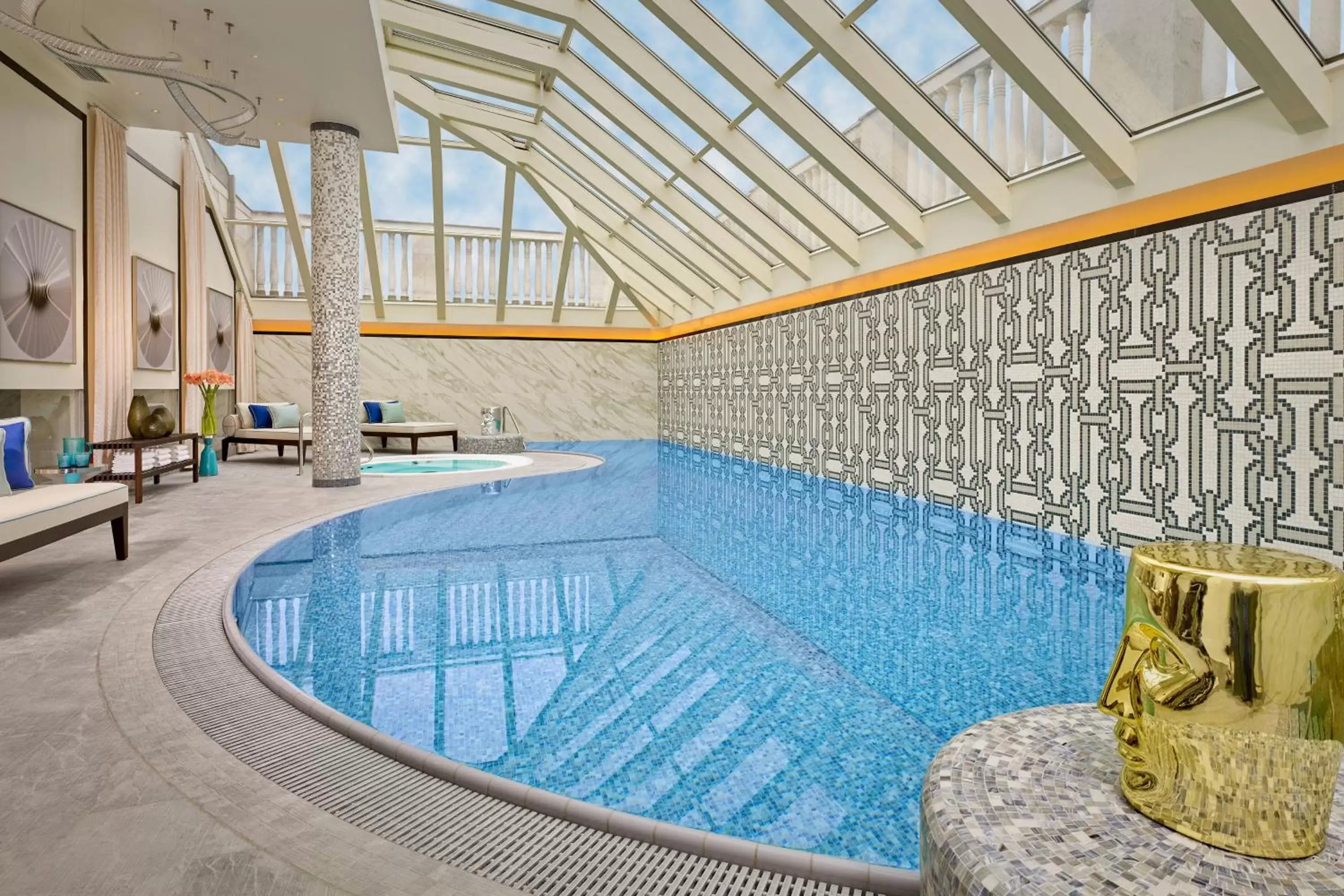 Swimming Pool in The Ritz-Carlton, Budapest