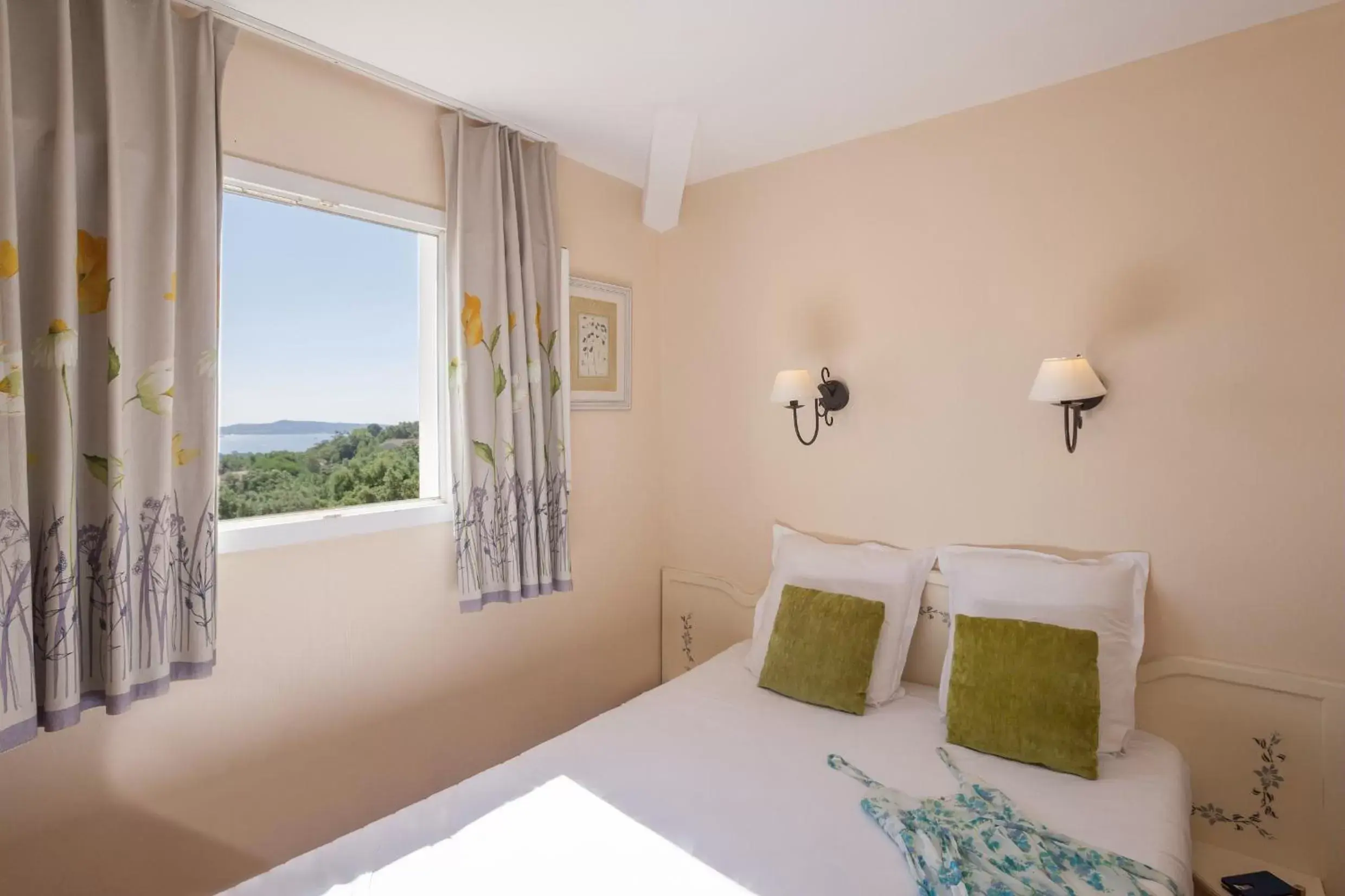 Bed, Room Photo in Résidence Pierre & Vacances Les Restanques du Golfe de Saint-Tropez