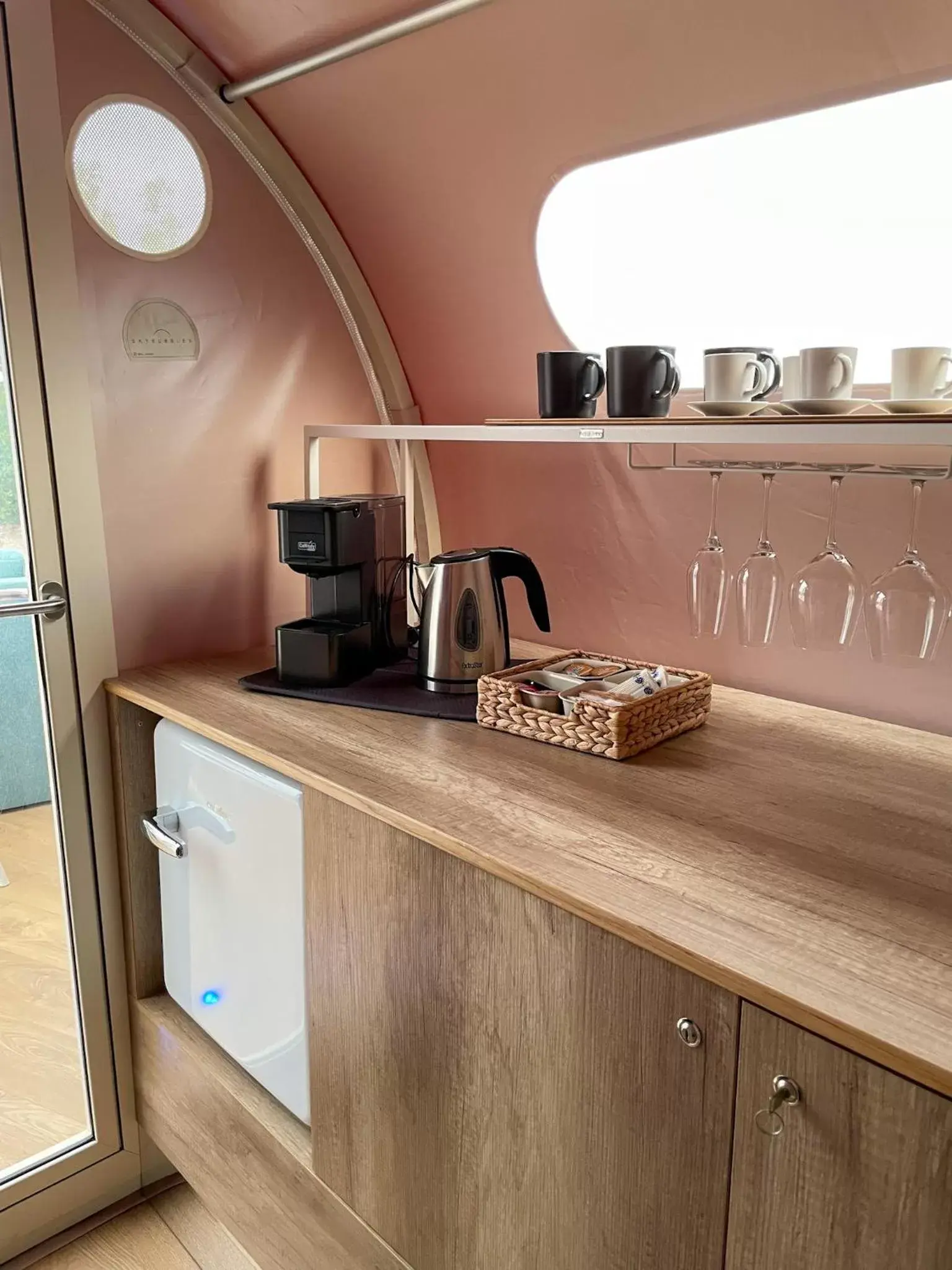 Coffee/tea facilities, Kitchen/Kitchenette in Tenuta Danesi & Bubble Rooms