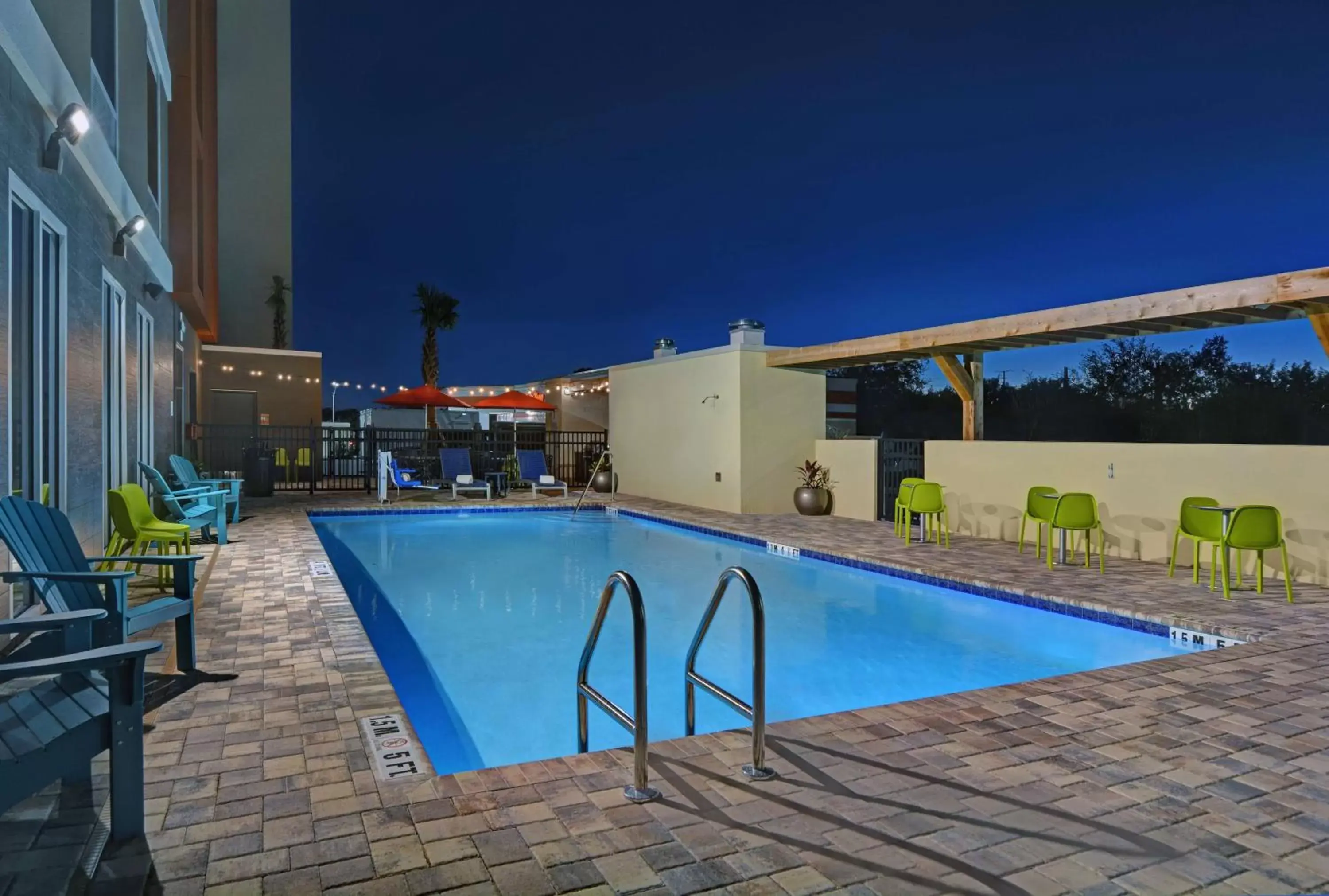 Pool view, Swimming Pool in Home2 Suites By Hilton Largo, Fl