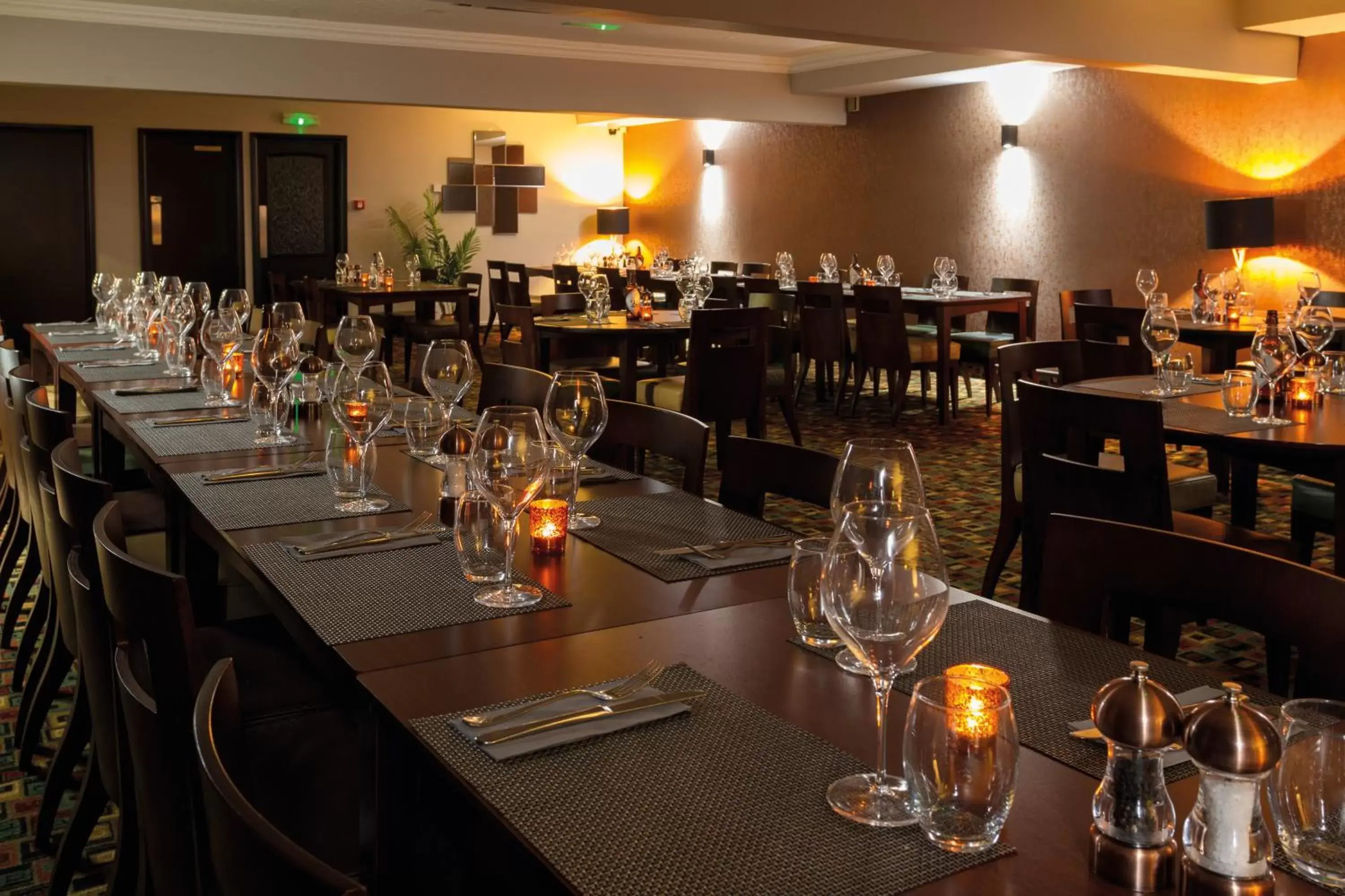 Restaurant/Places to Eat in Burntwood Court Hotel