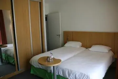 Photo of the whole room, Bed in ibis Styles Bourbon Lancy