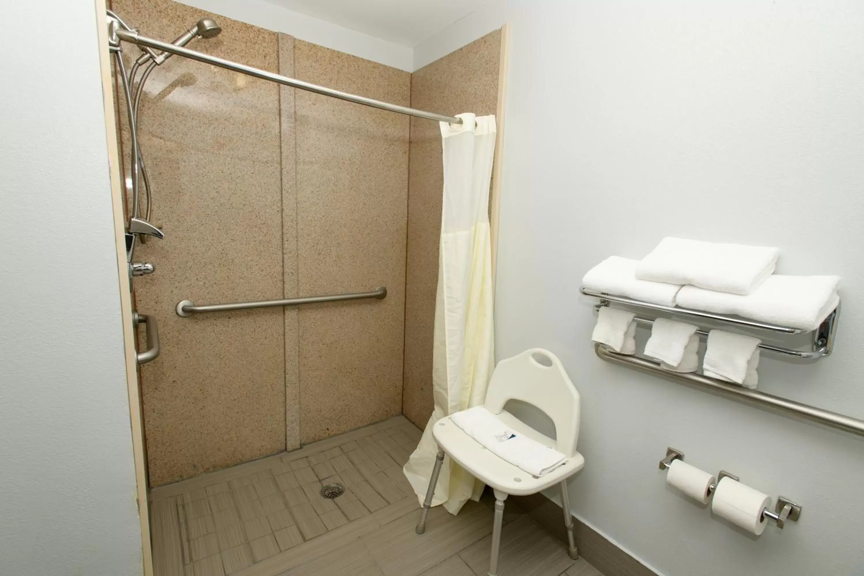 Bathroom in HomeTown Inn-Ringgold