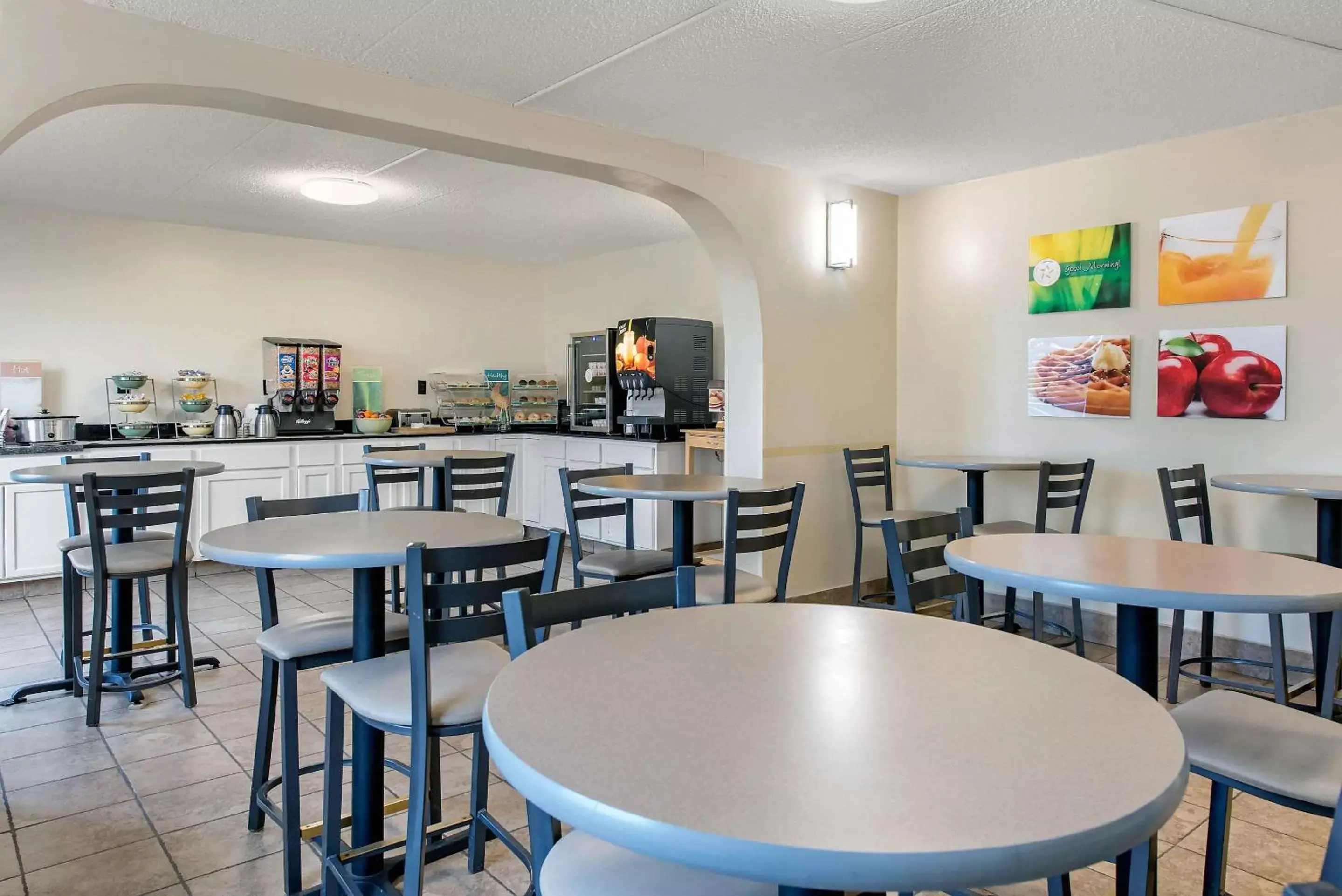 Restaurant/Places to Eat in Quality Inn & Suites Lafayette I-65