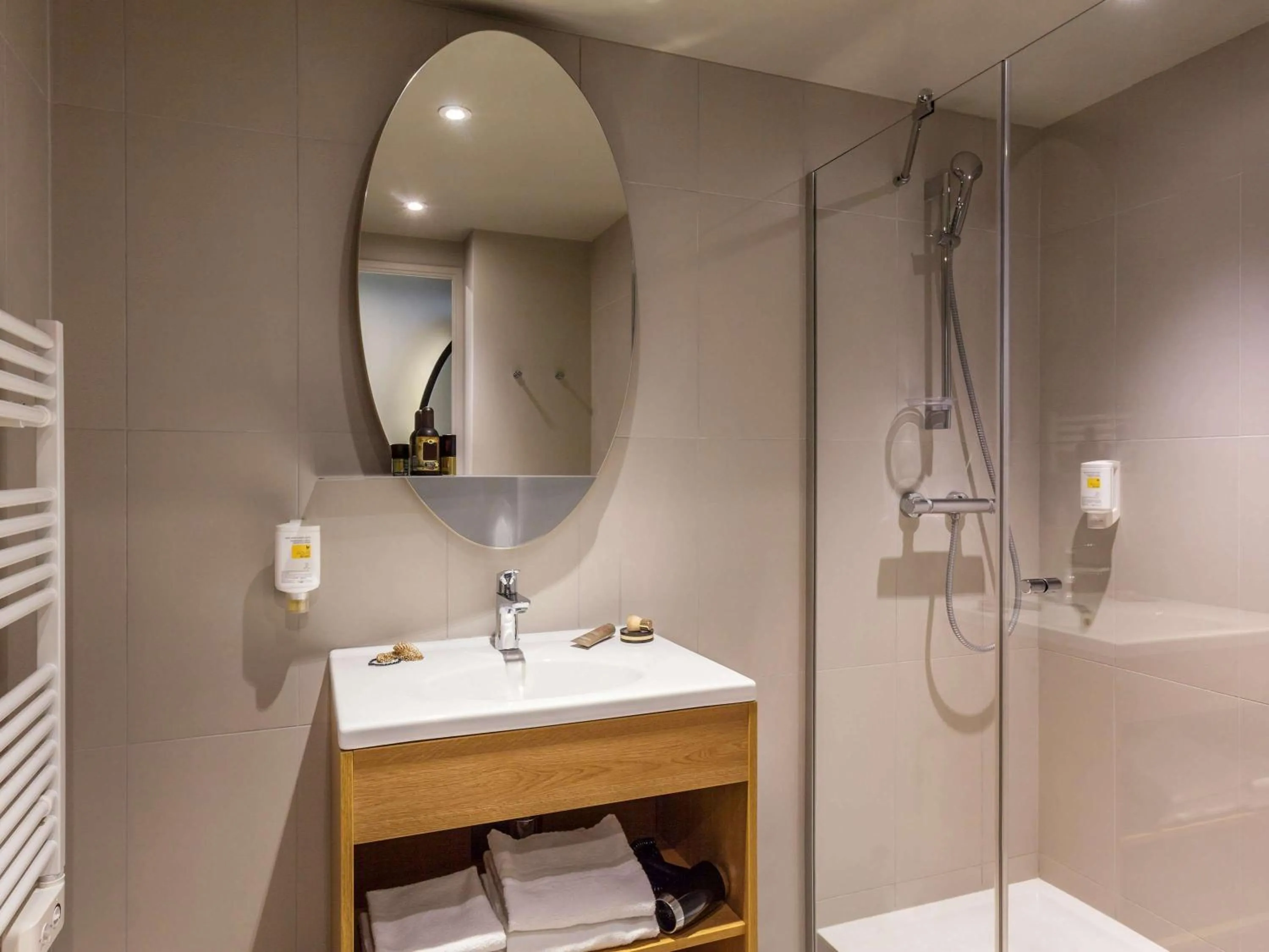 Photo of the whole room in Aparthotel Adagio Access La Défense Puteaux