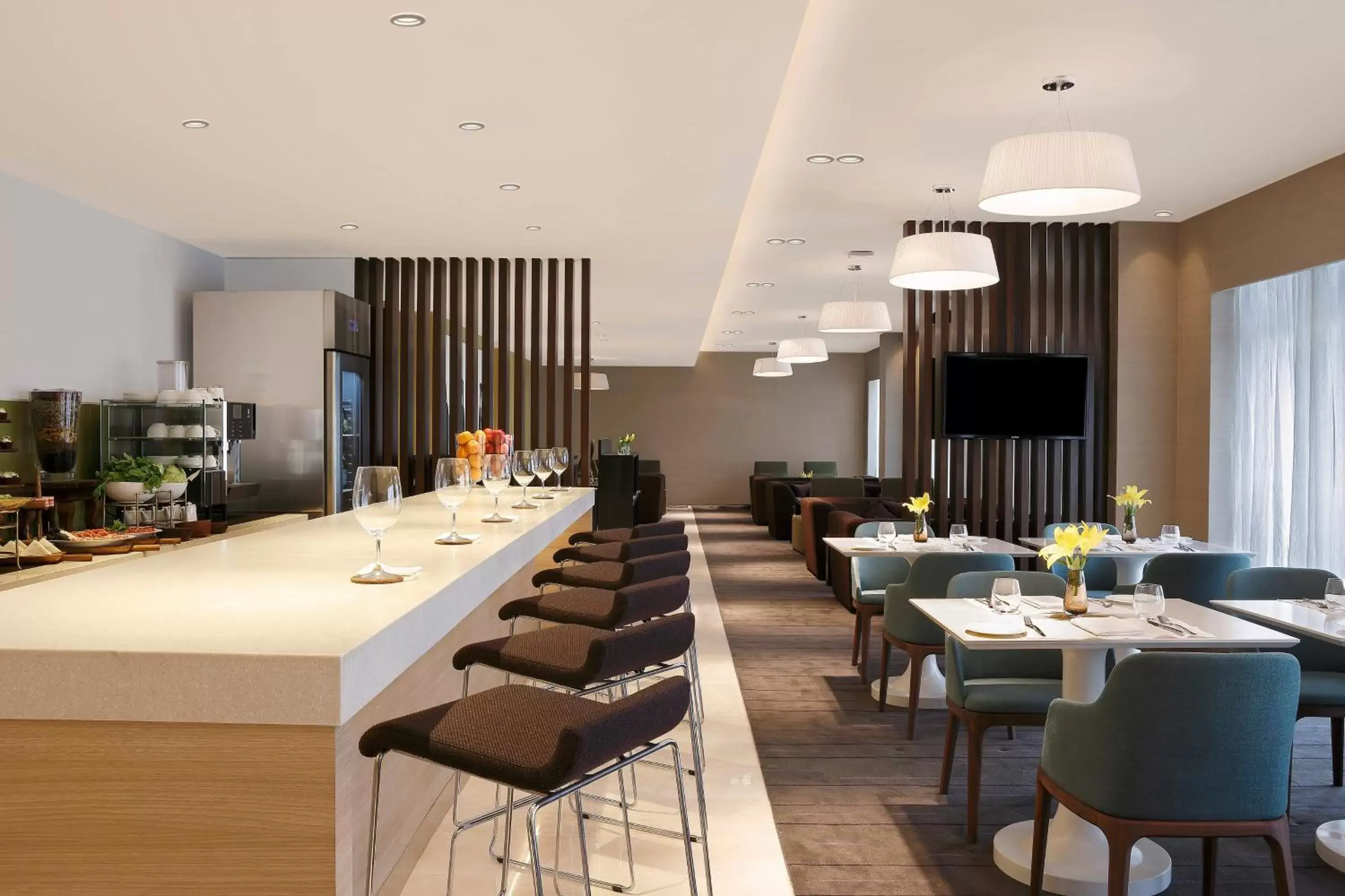 Lounge or bar, Restaurant/Places to Eat in Novotel New Delhi Aerocity- International Airport