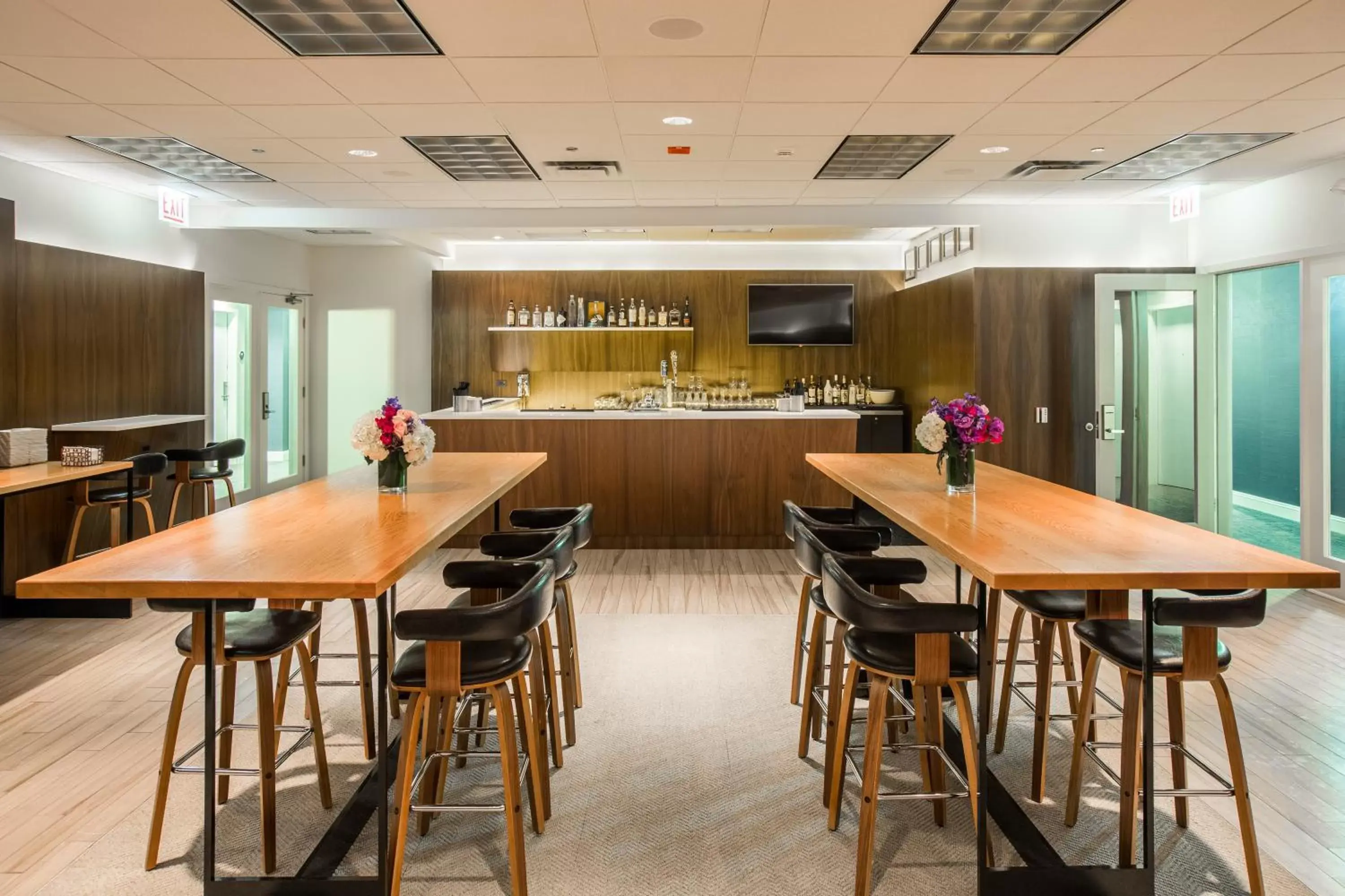 Restaurant/places to eat in Kinzie Hotel Restaurant/places to eat in Kinzie Hotel