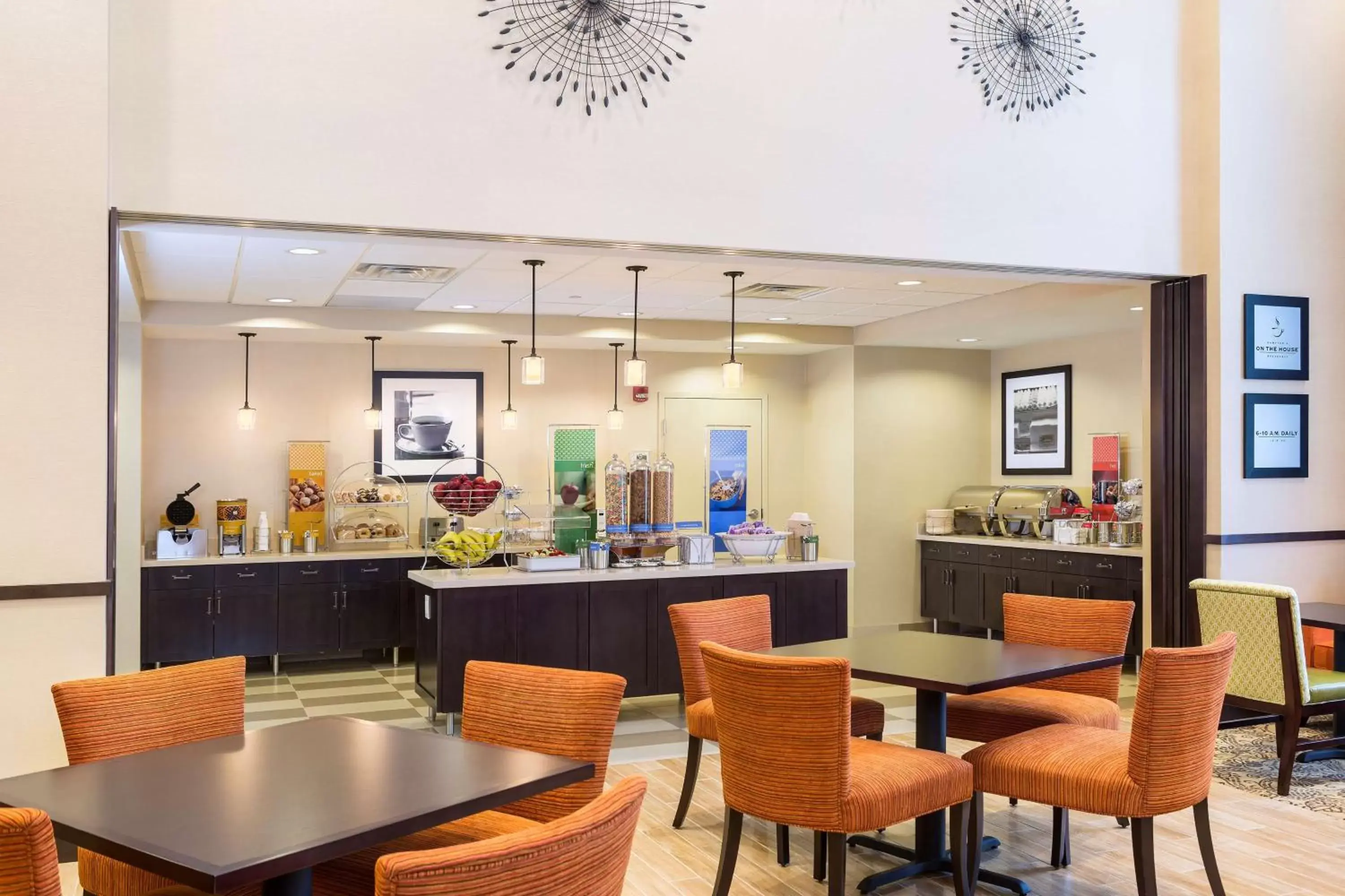 Dining area, Restaurant/Places to Eat in Hampton Inn & Suites Philadelphia Montgomeryville