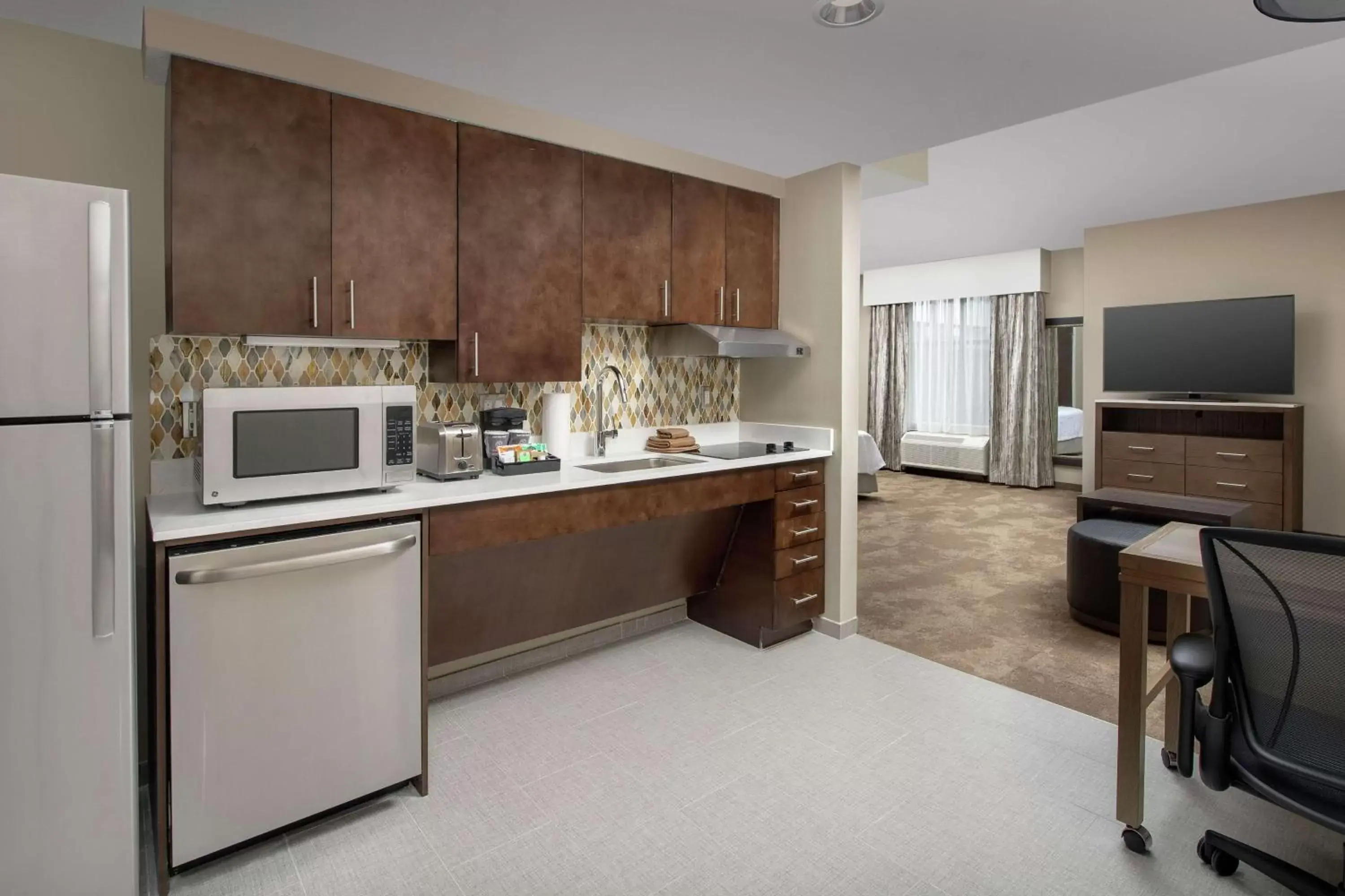 Bedroom, Kitchen/Kitchenette in Homewood Suites by Hilton Austin Downtown