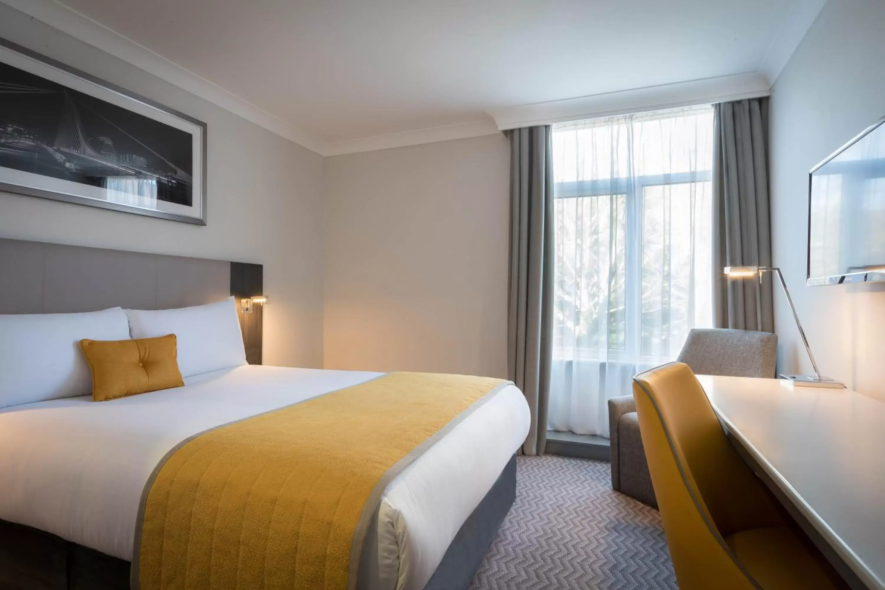 Bedroom, Bed in Maldron Hotel Sandy Road Galway