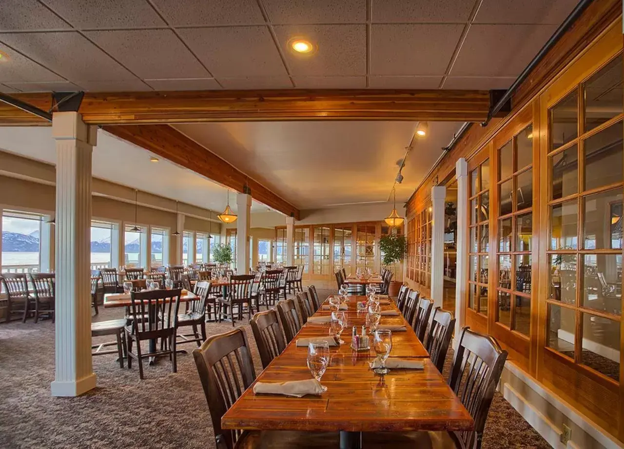 Restaurant/Places to Eat in Land's End Resort