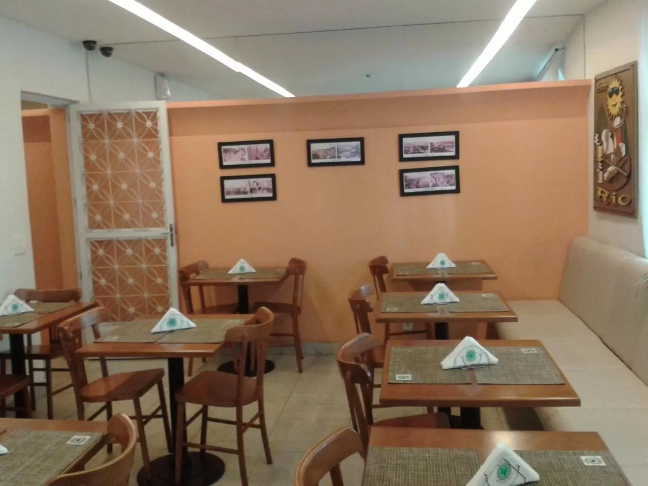 Restaurant/places to eat in Hotel Venezuela