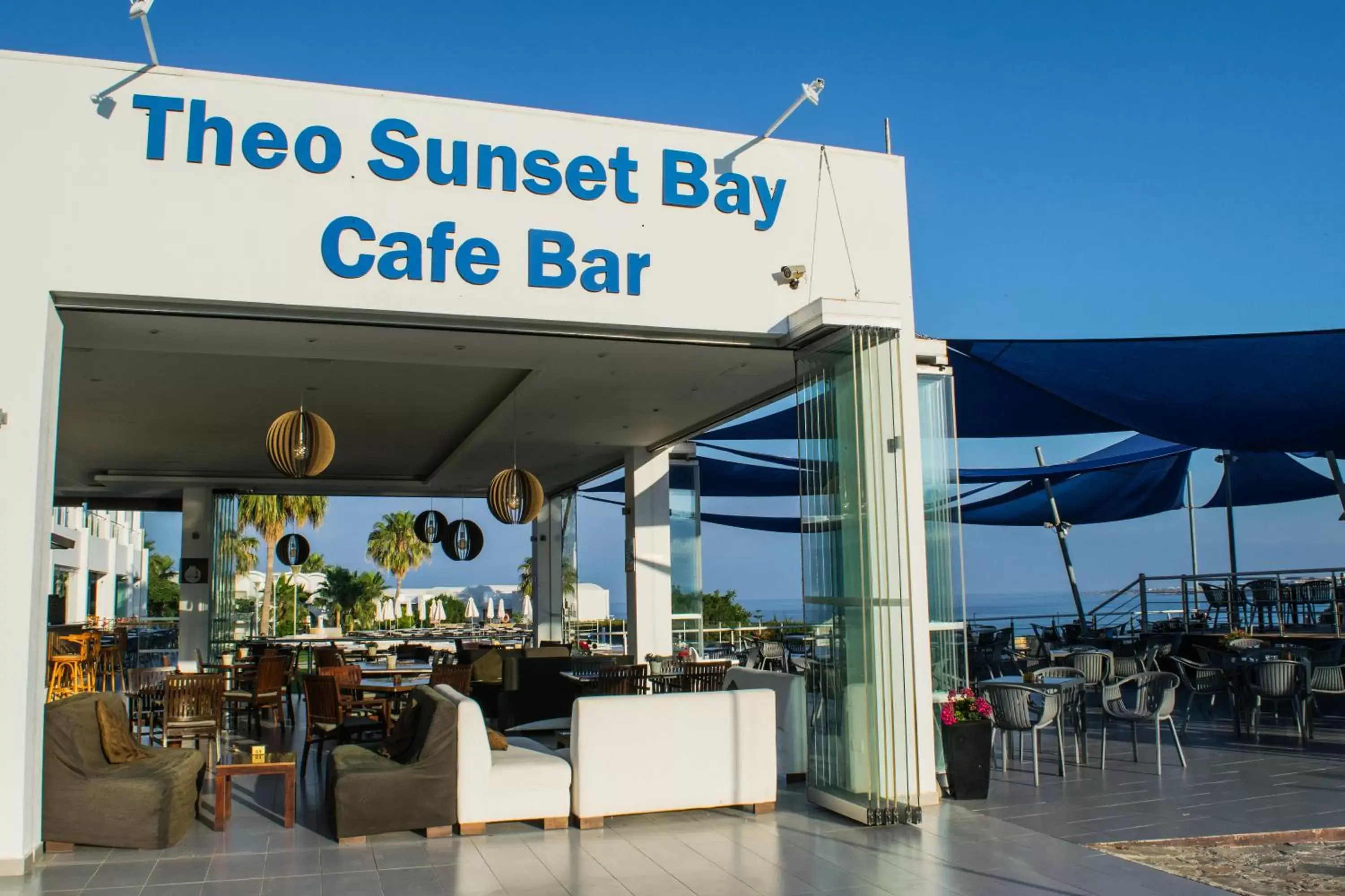 Restaurant/Places to Eat in Theo Sunset Bay Hotel
