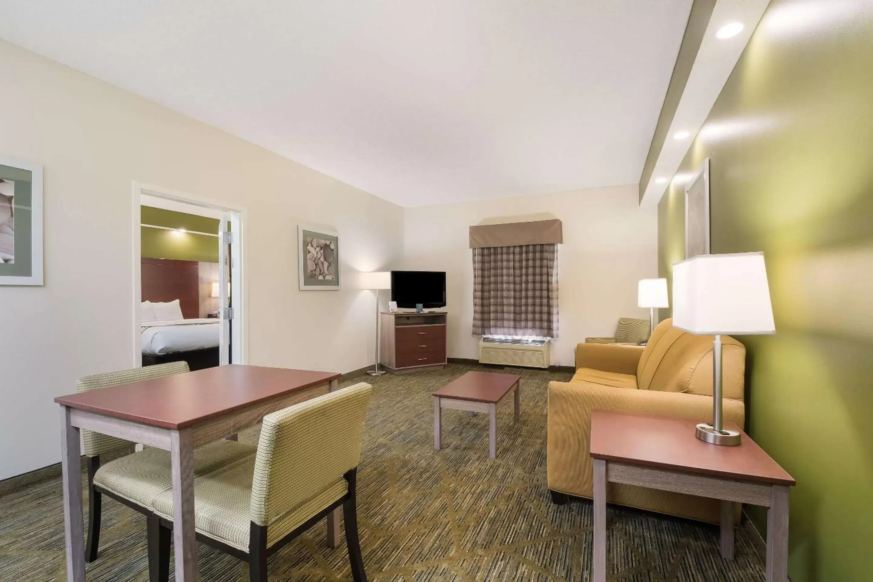 Photo of the whole room, Seating Area in Quality Inn Alcoa Knoxville