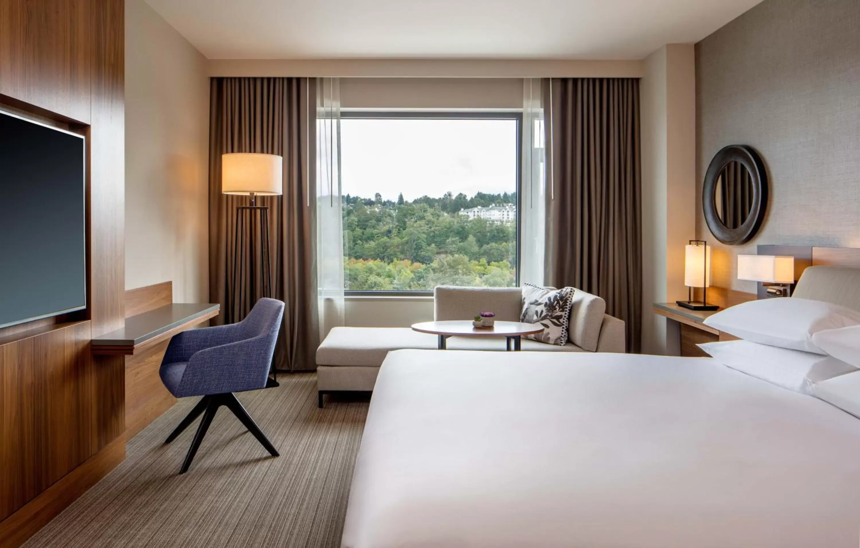 King Room with Park View in Hyatt Regency Lake Washington at Seattle's Southport