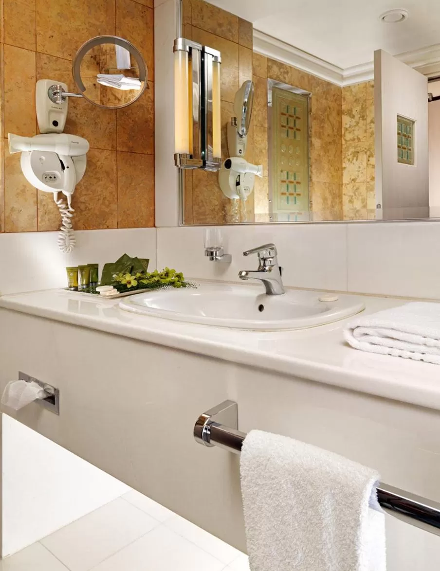 Photo of the whole room in Holiday Inn Athens Attica Av, Airport W. by IHG