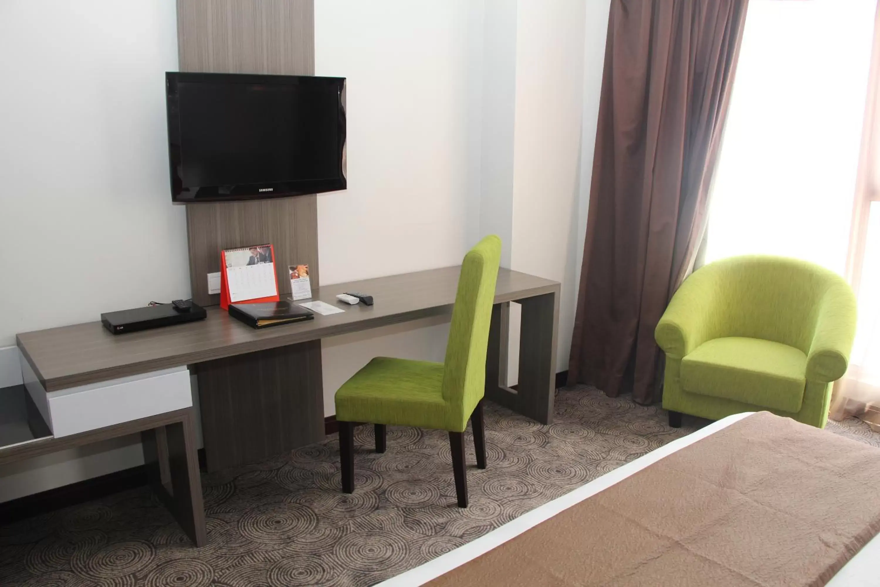 Seating area, TV/Entertainment Center in Swiss-Belhotel Borneo Samarinda