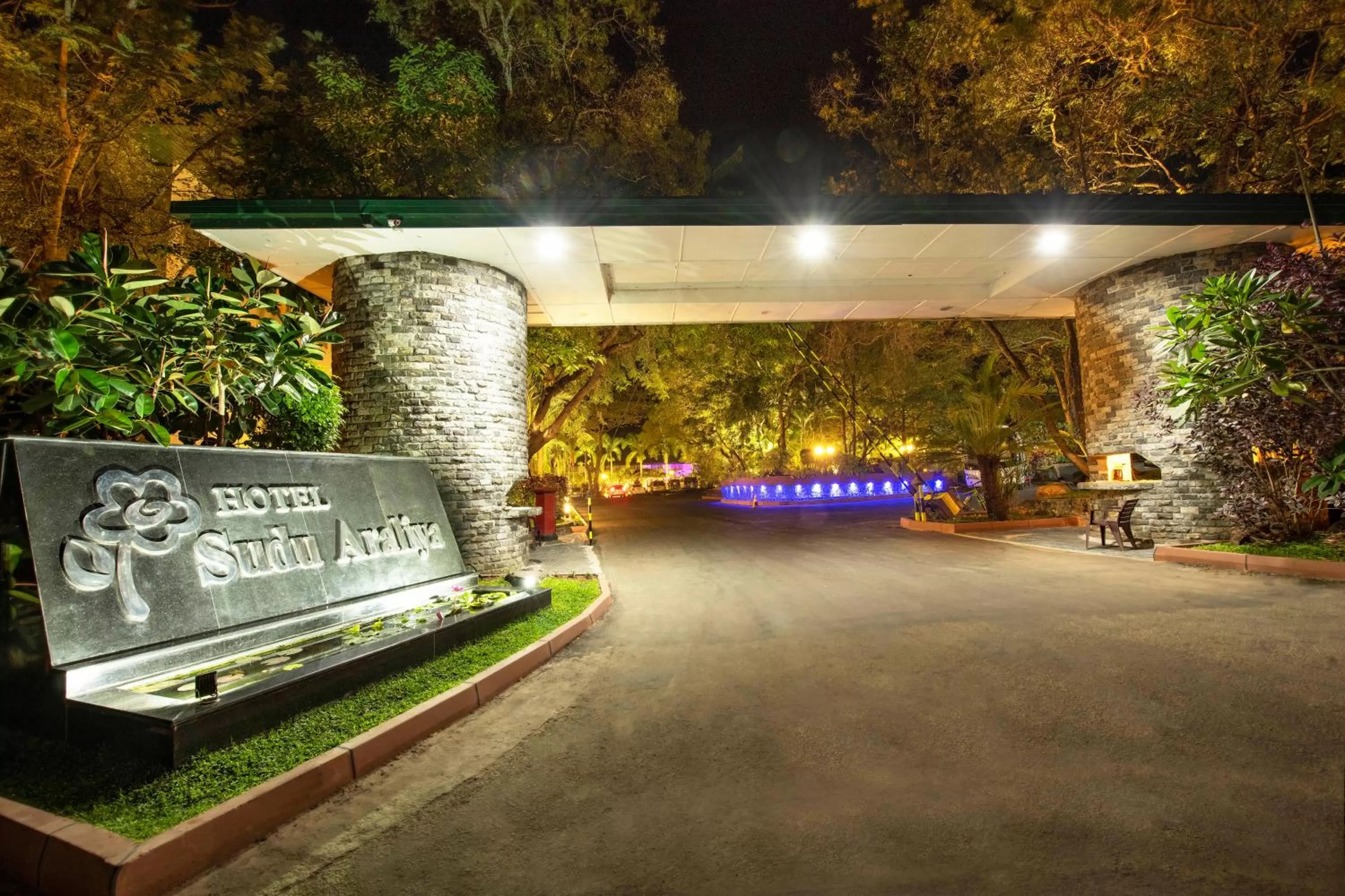 Facade/entrance in Hotel Sudu Araliya