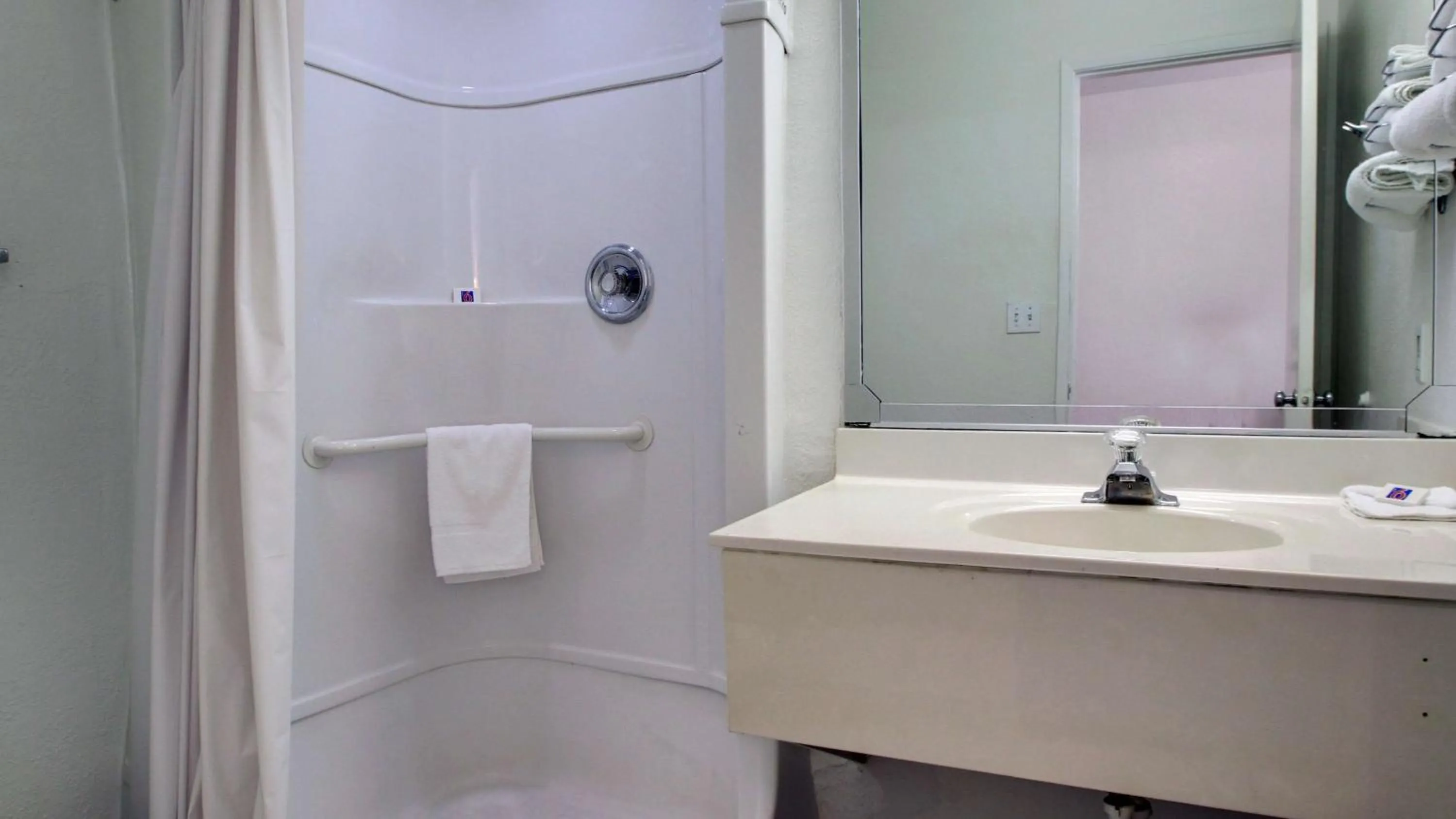 Photo of the whole room in Motel 6-Normal, IL - Bloomington Area