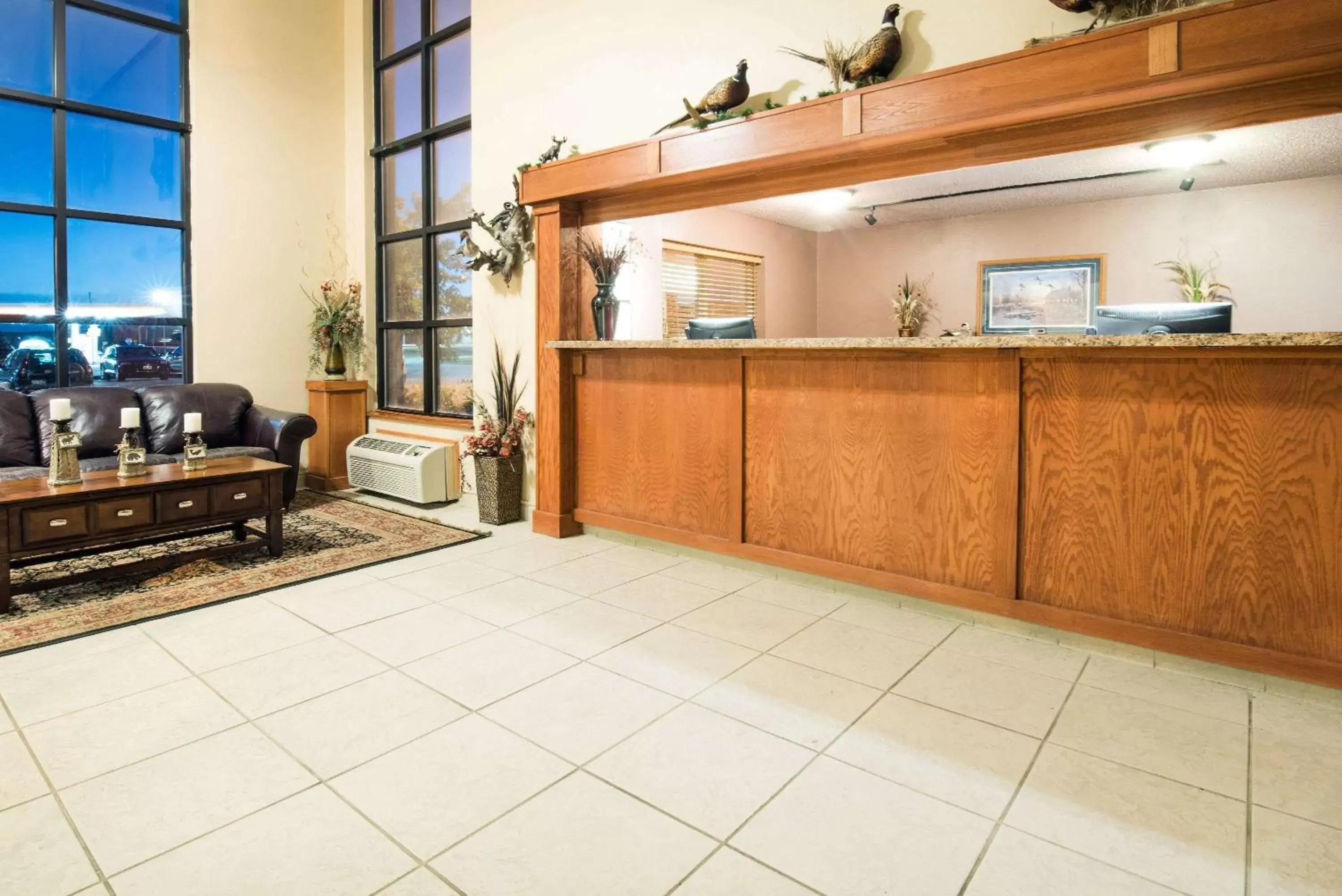 Lobby or reception, Lobby/Reception in Howard Johnson by Wyndham Oacoma Hotel & Suites