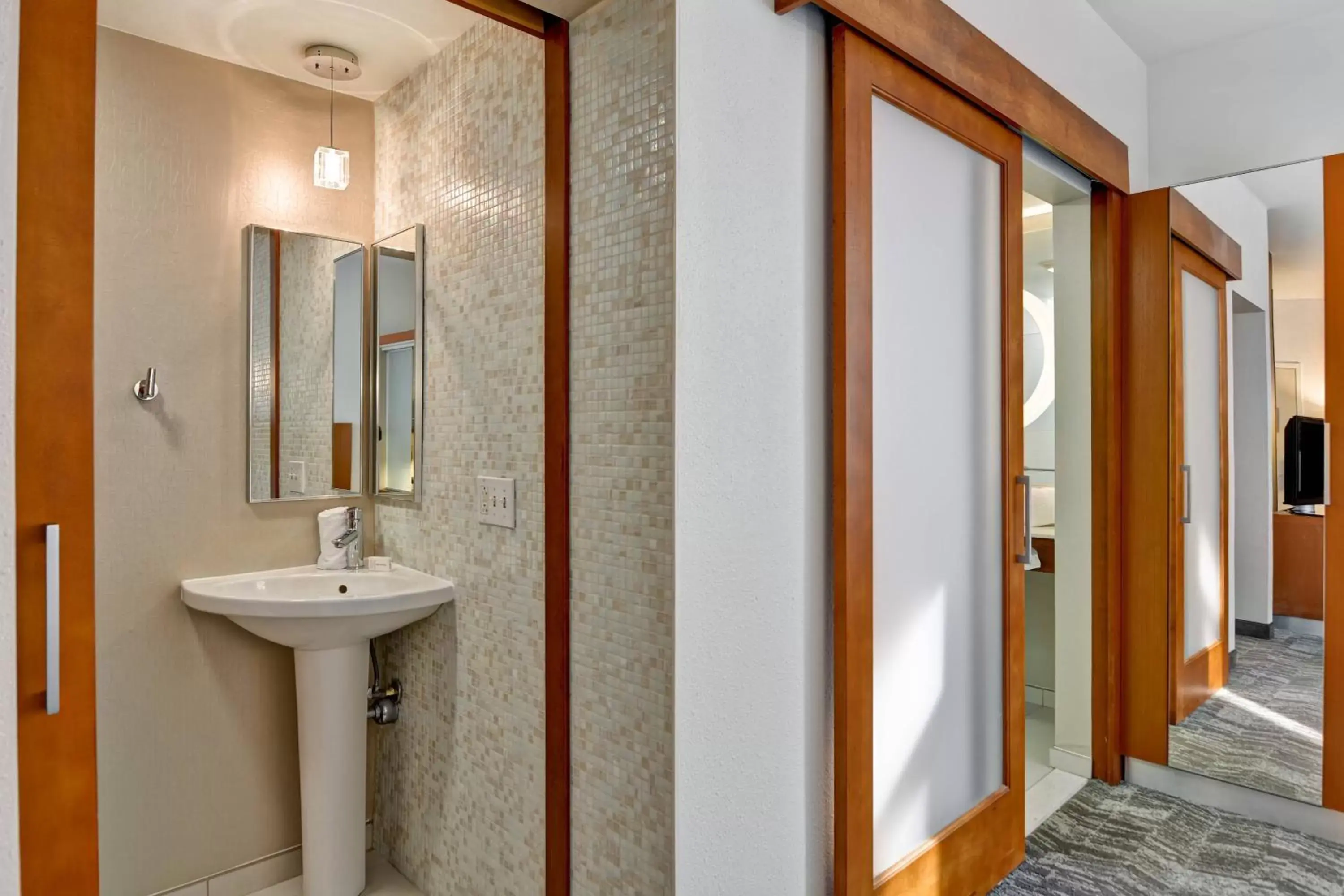 Bathroom in SpringHill Suites by Marriott Cincinnati Midtown