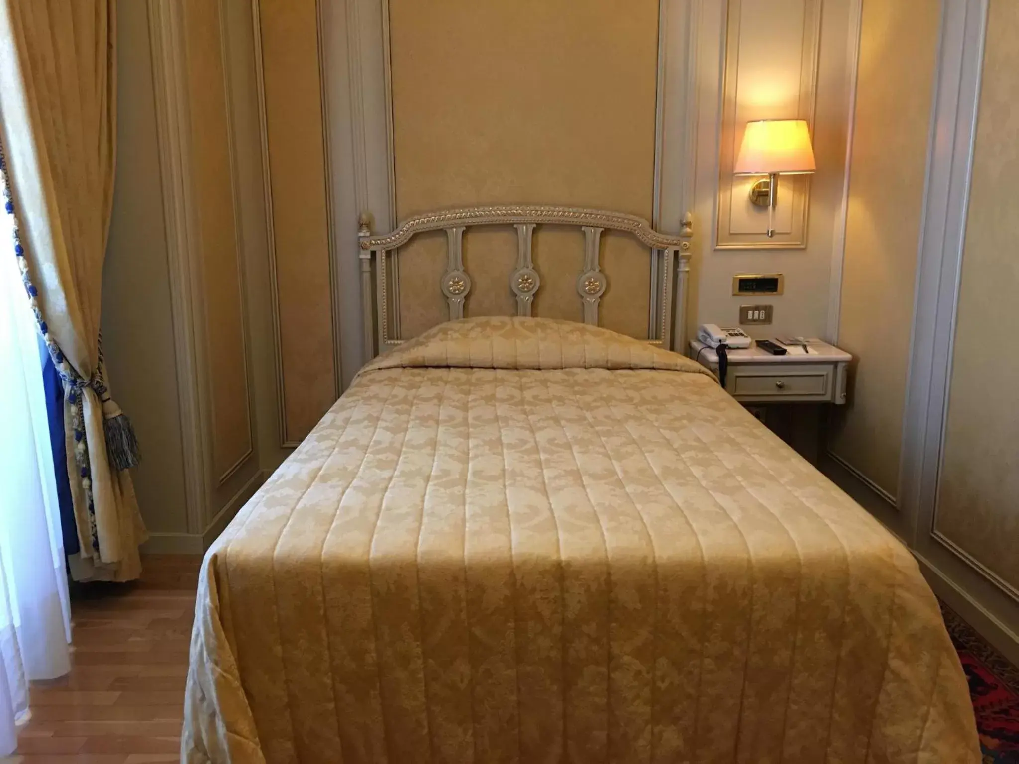 Photo of the whole room, Bed in Hotel Regina Palace
