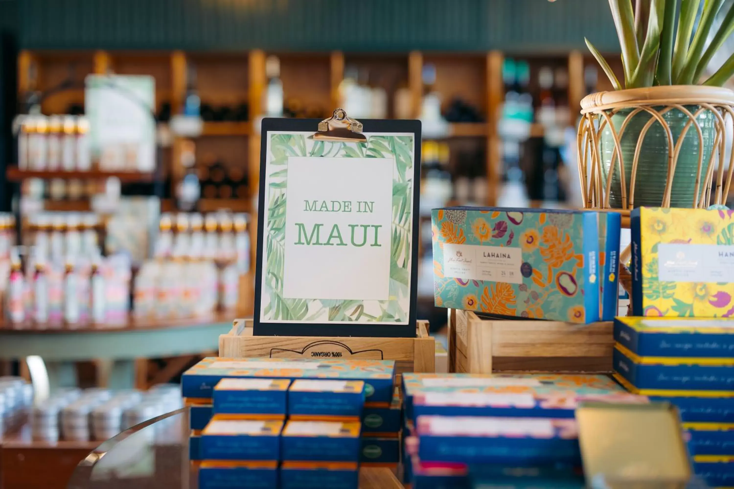 On-site shops in Royal Lahaina Resort & Bungalows