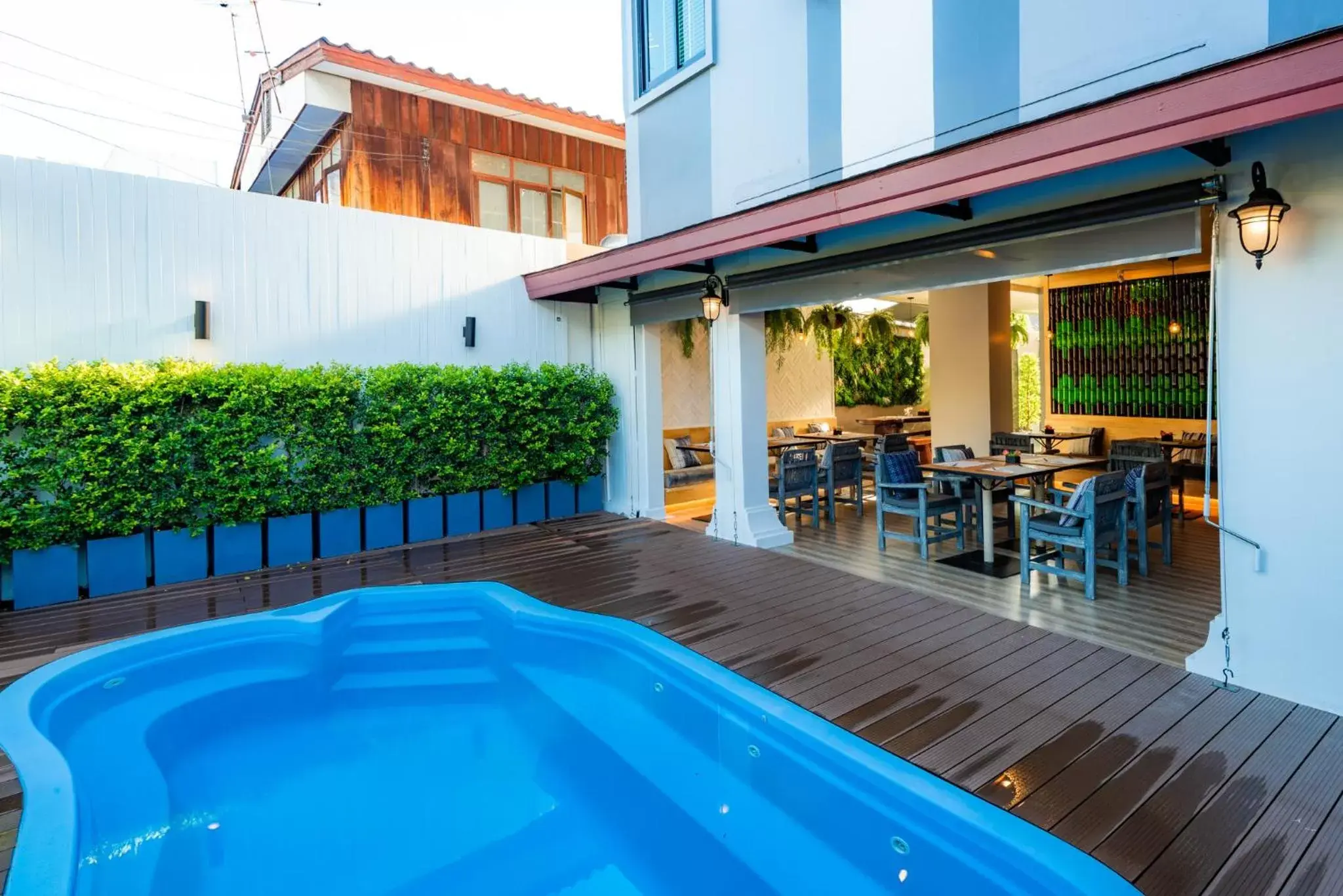 Swimming pool in Luck Thai Hotel Swimming pool in Luck Thai Hotel