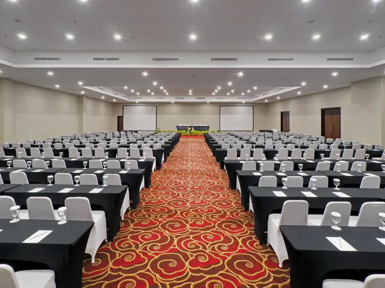 Business facilities in d'primahotel Kualanamu Medan