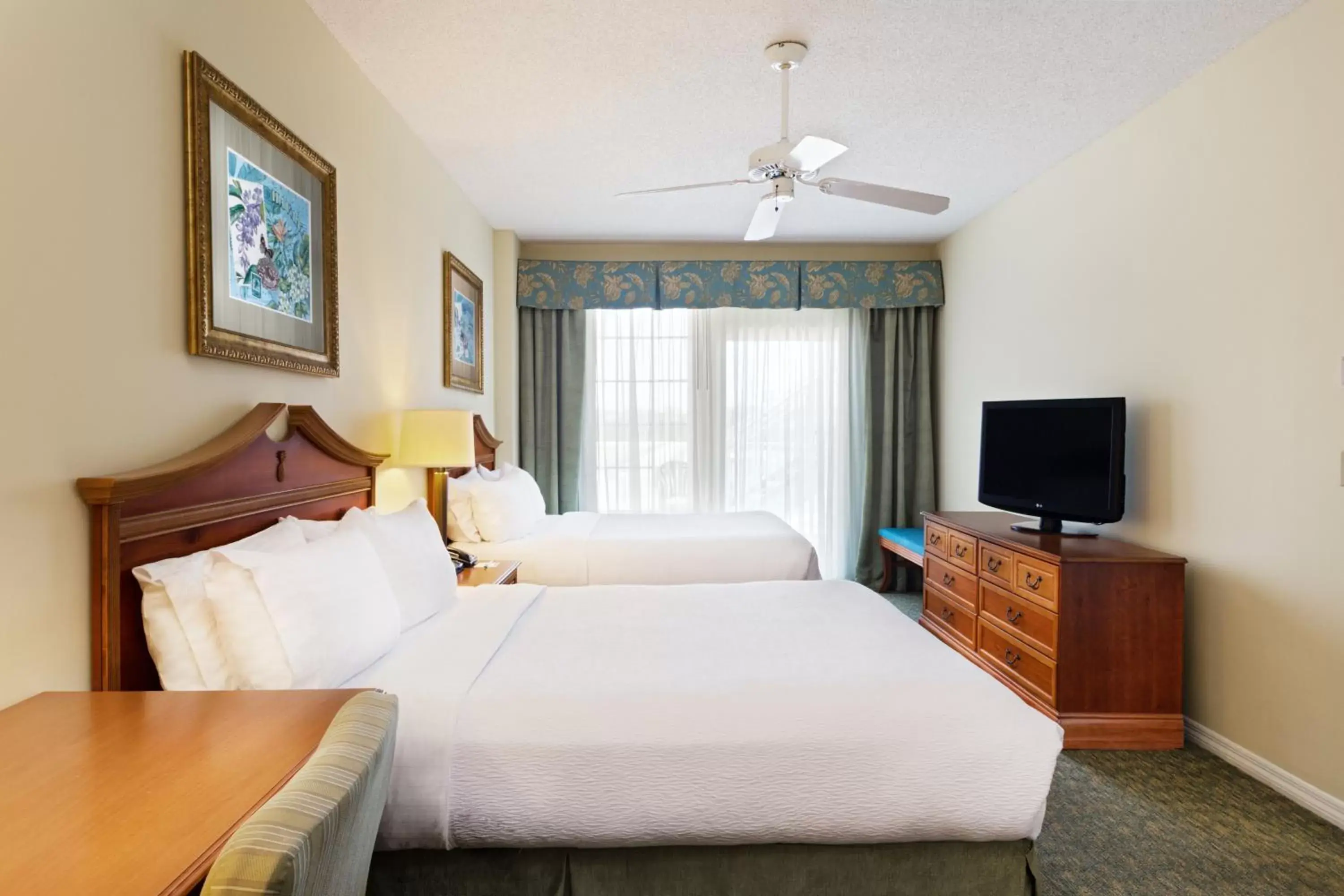 Bedroom in Holiday Inn & Suites Clearwater Beach S-Harbourside