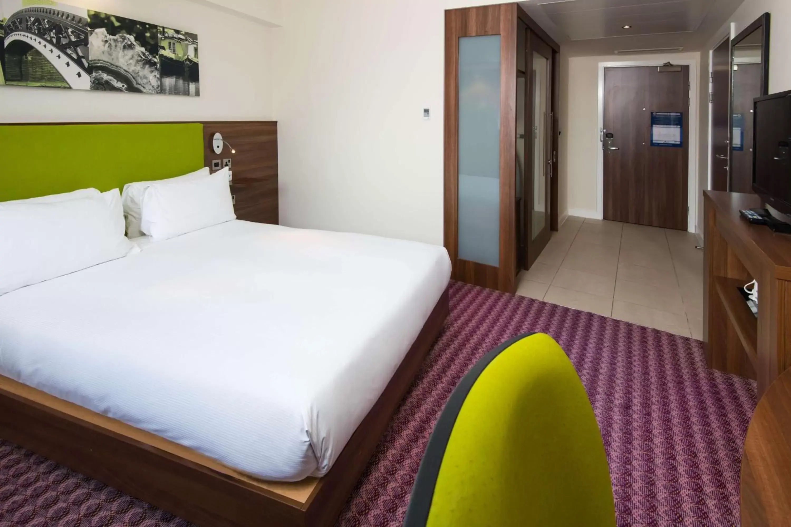 Bed in Hampton by Hilton Birmingham Jewellery Quarter