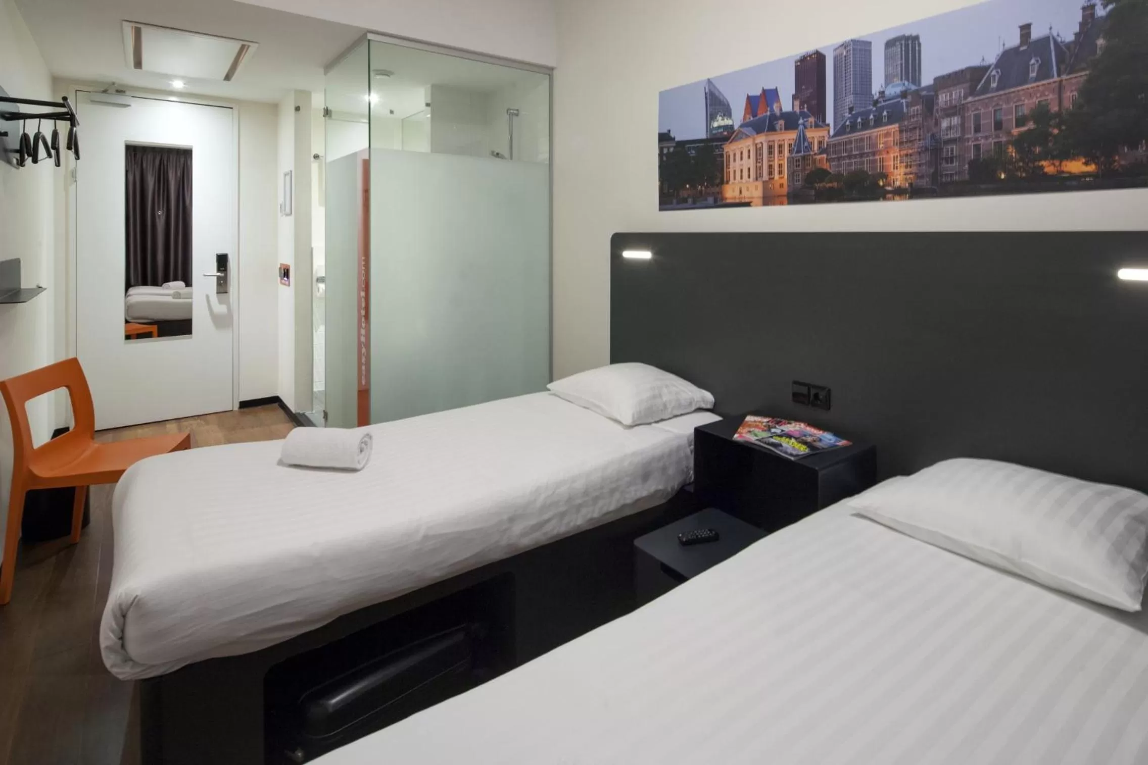 Bedroom, Bed in easyHotel The Hague City Centre