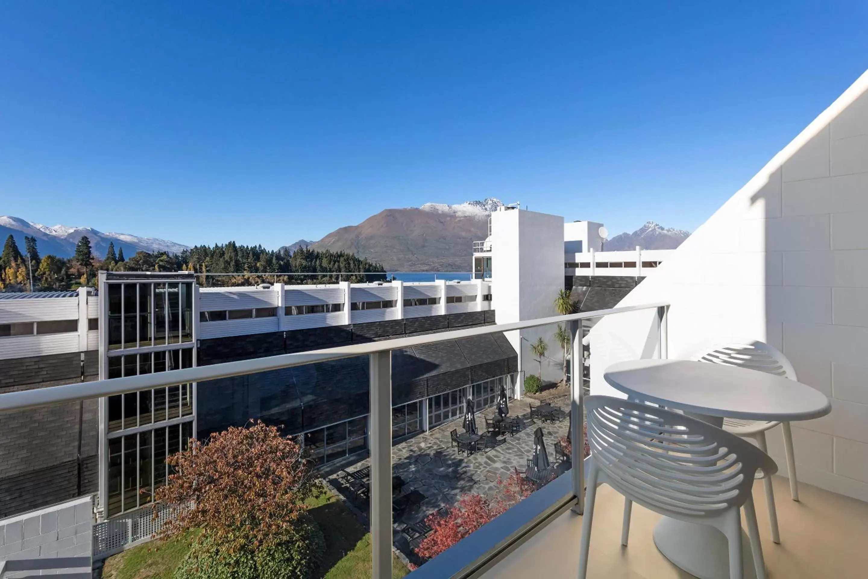 Photo of the whole room, Balcony/Terrace in Crowne Plaza Queenstown, an IHG Hotel